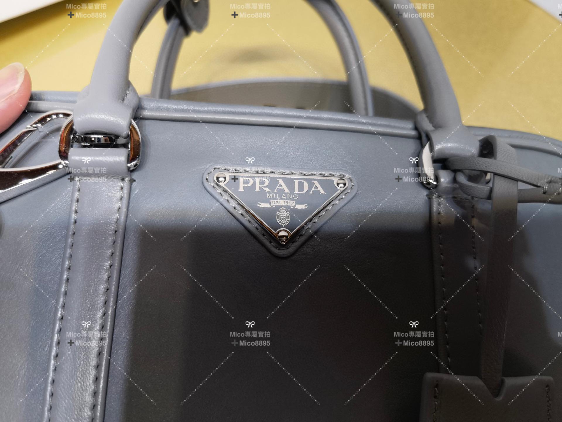 PRADA 波士頓包/女包 水泥灰色復古褶皺羊皮手提包/斜挎包 24cm