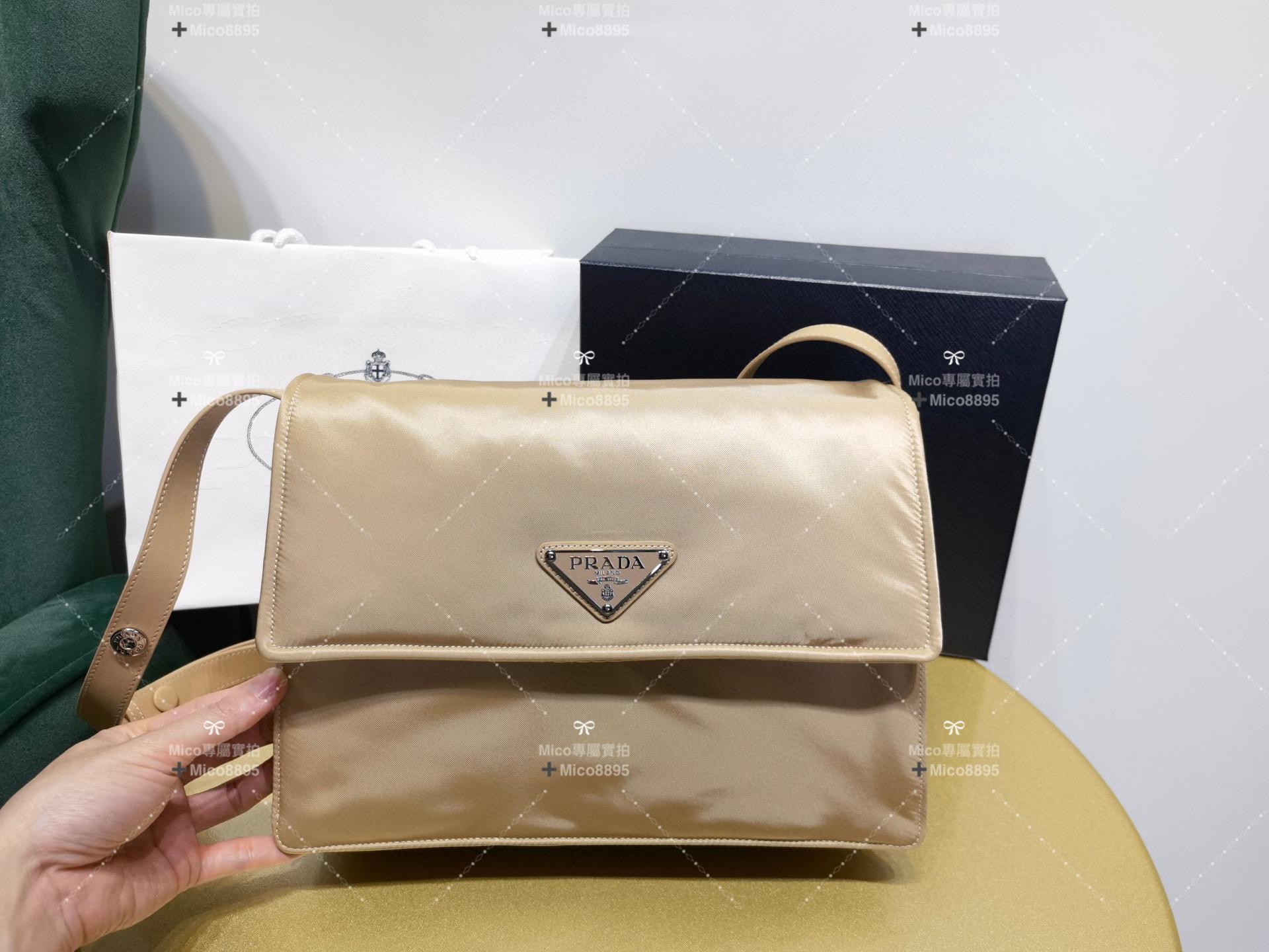 PRADA 中號 尼龍加襯斜挎包/郵差包/旅行包 男包/女包 Size:寬30x高21.5x底12cm