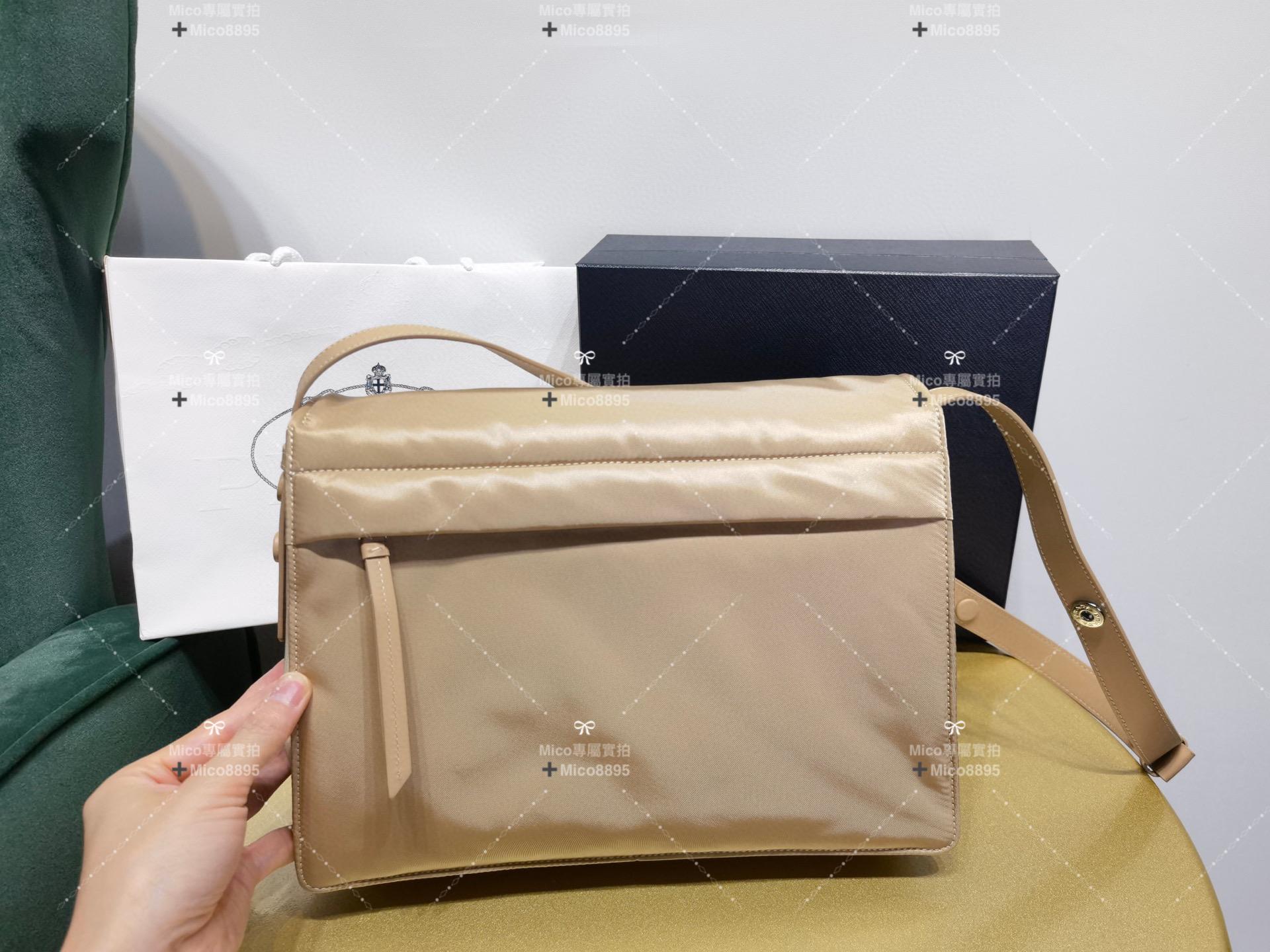 PRADA 中號 尼龍加襯斜挎包/郵差包/旅行包 男包/女包 Size:寬30x高21.5x底12cm