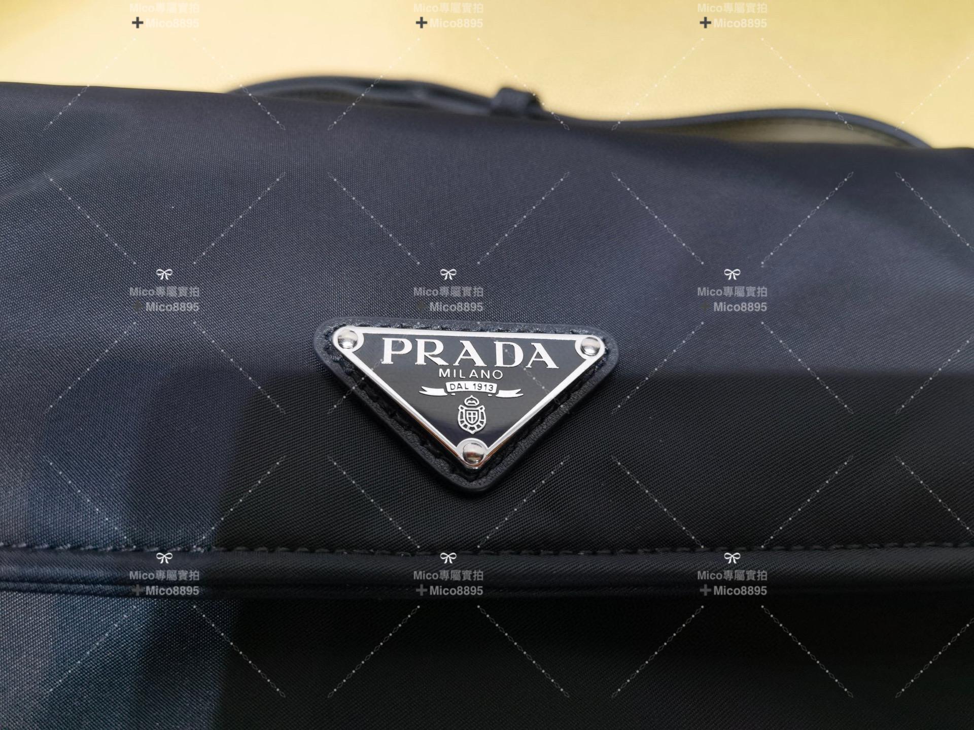 PRADA 小號 尼龍加襯斜挎包/郵差包/旅行包 男包/女包 Size:23cm