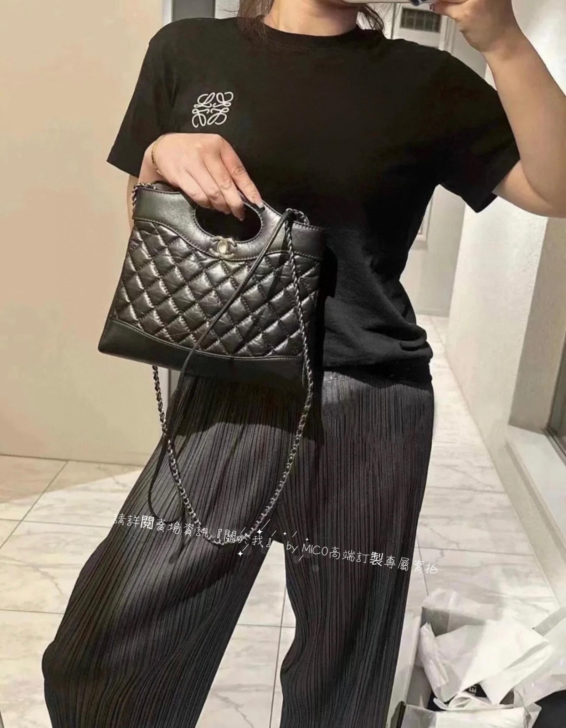 CHANEL 𝟮𝟯𝗔手工坊 迷你𝟥𝟣𝖡𝖺𝗀購物袋 黑色 小牛皮 22cm