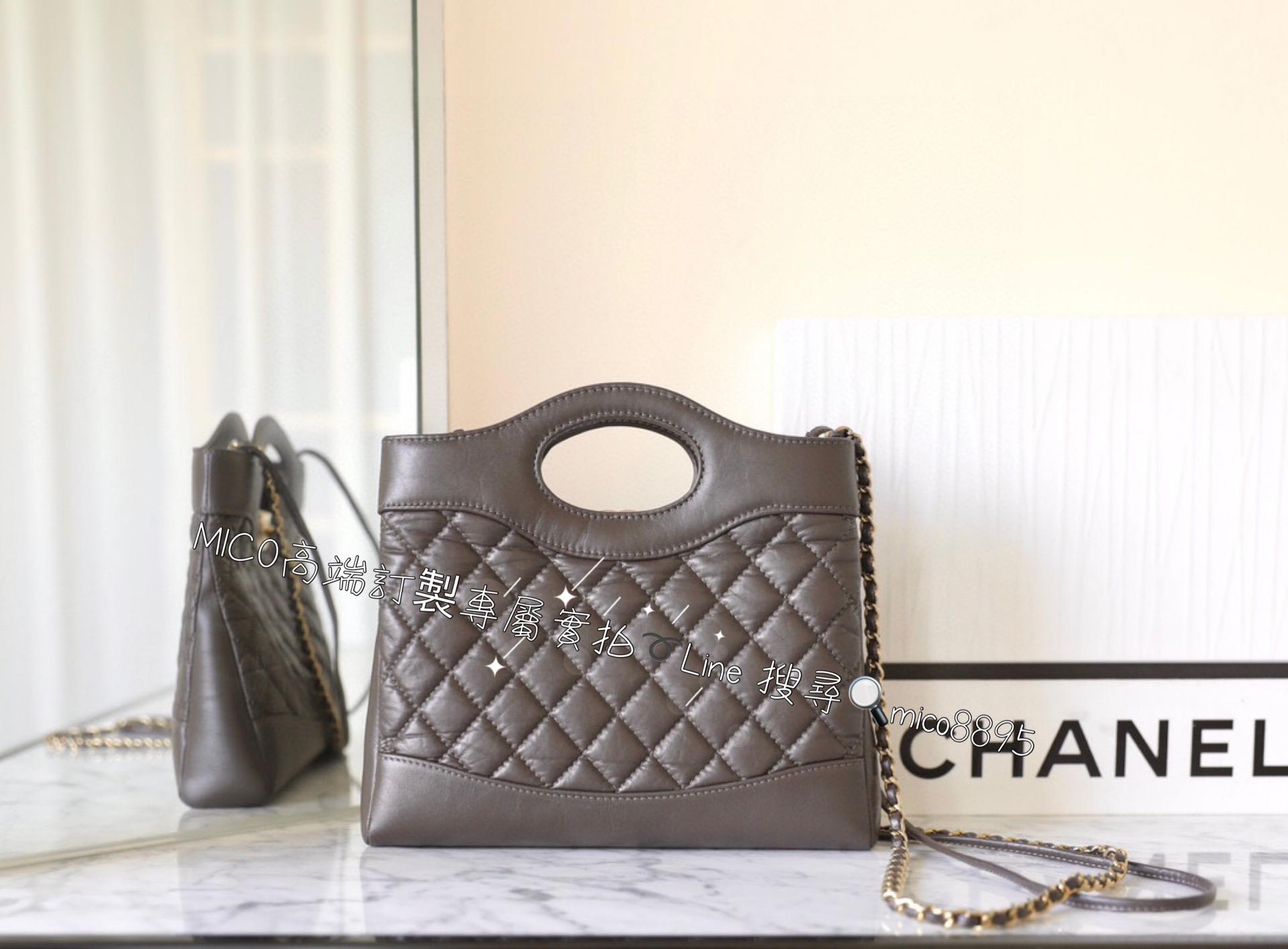 CHANEL 23a系列 31Bag 咖啡色 mini款 小牛皮 尺寸：𝟤𝟤*𝟤𝟦.𝟧*𝟧.𝟧 𝖼𝗆