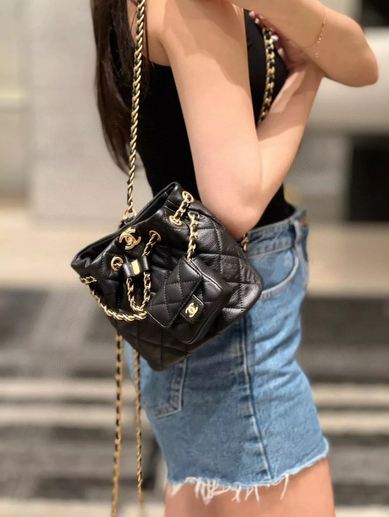 Chanel 𝟤𝟥a手工坊系列 俏皮小可愛 子母背包/水桶包 黑色/小牛皮🖤 17cm