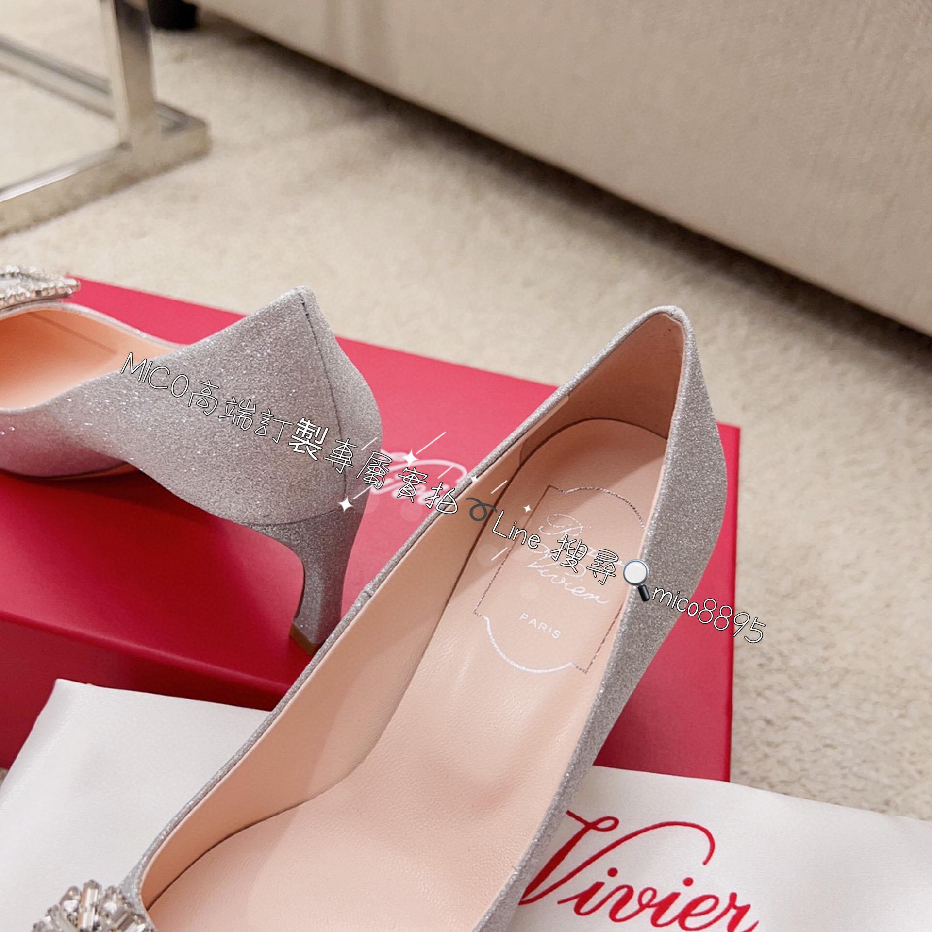 Roger Vivier 『RV』亮片銀 Trompette Crystal 水鑽方釦高跟鞋 跟高7cm/碼數35-39（34.40可定制不退換）