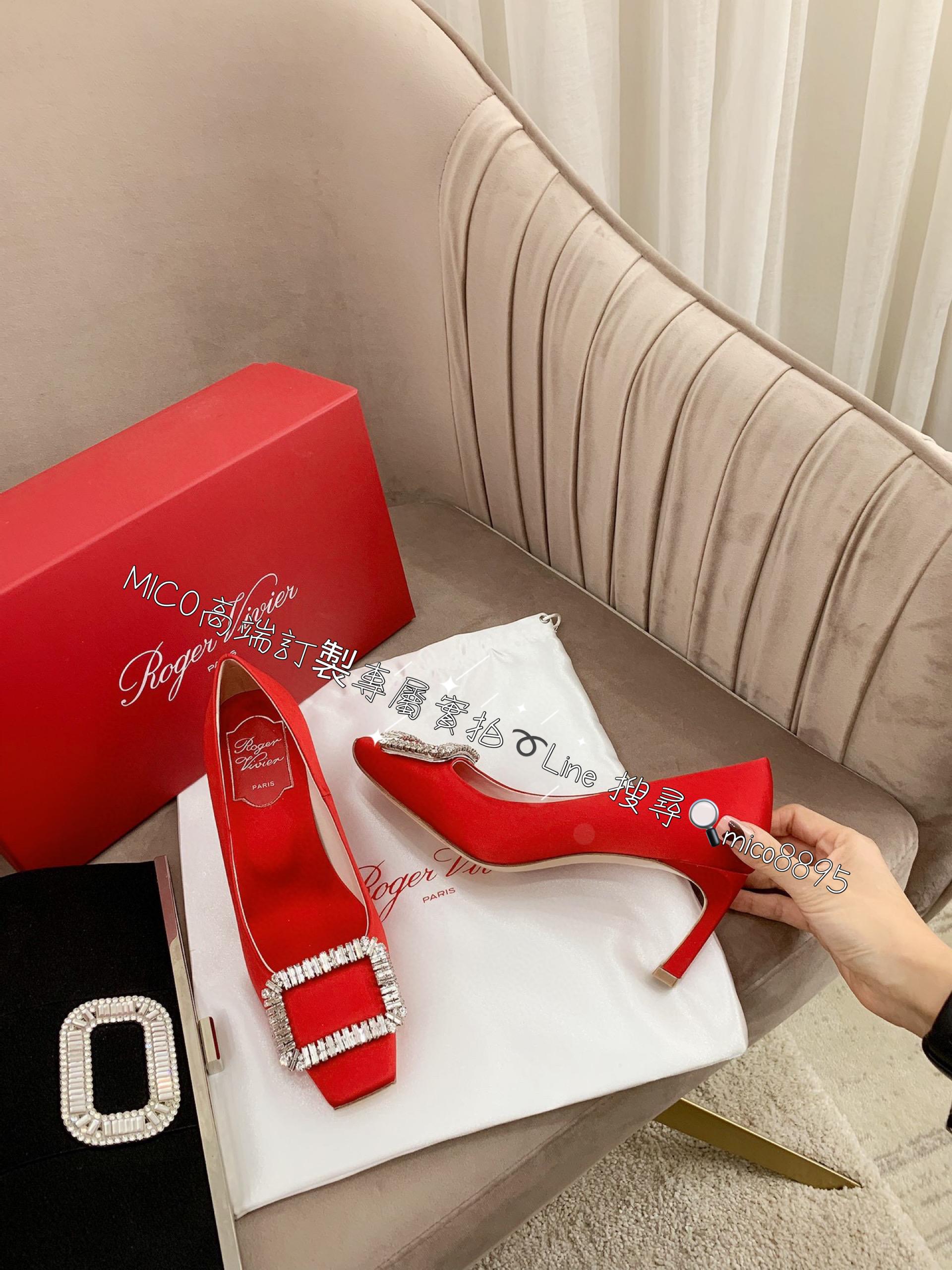 Roger Vivier 『RV』真絲款 紅色 Trompette Crystal 水鑽方釦高跟鞋 跟高7cm/碼數35-39（34.40可定制不退換）