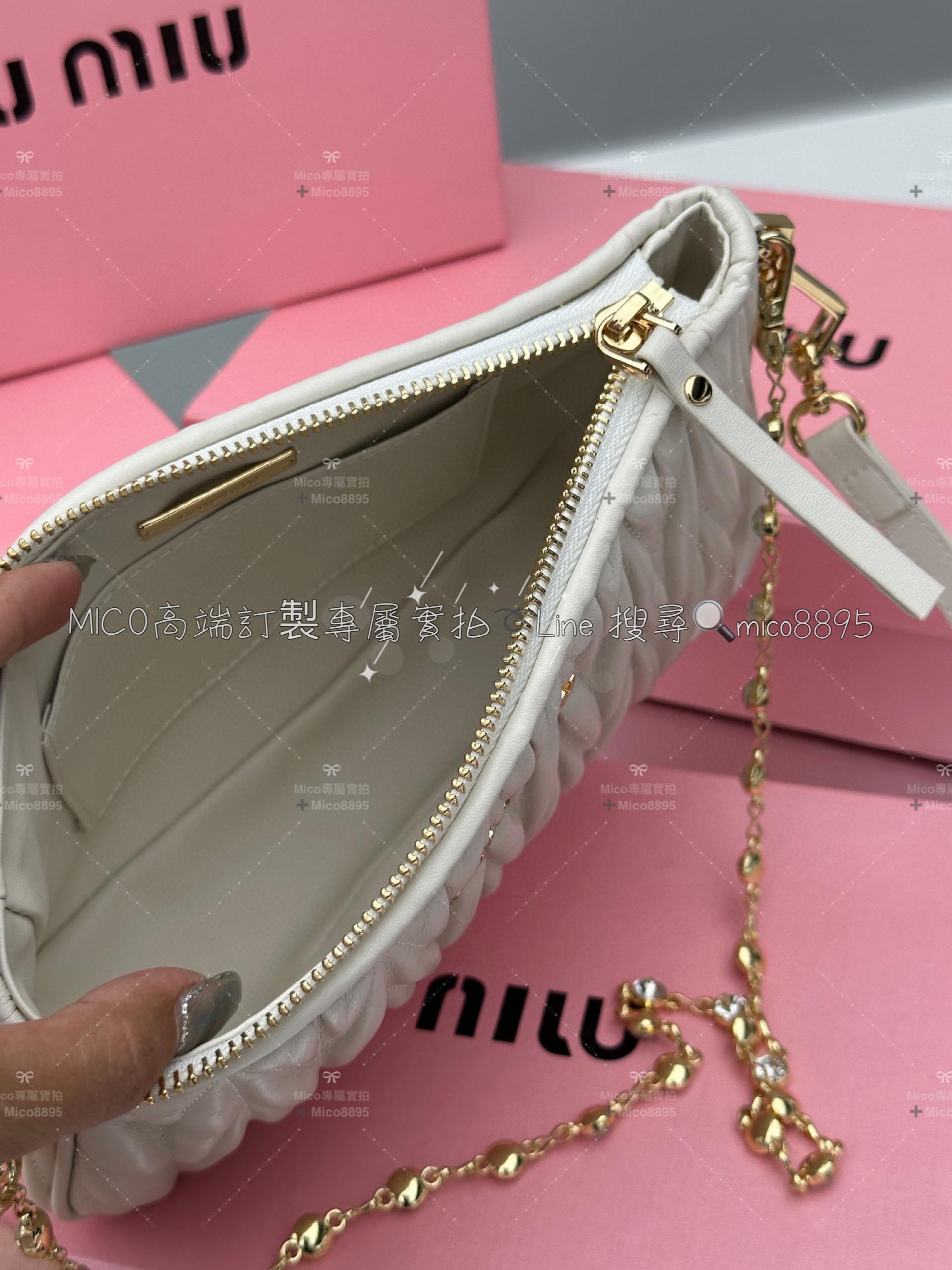 MiuMiu 米白色 皺摺小羊皮材質麻將包 萬用包/零錢包 24CM