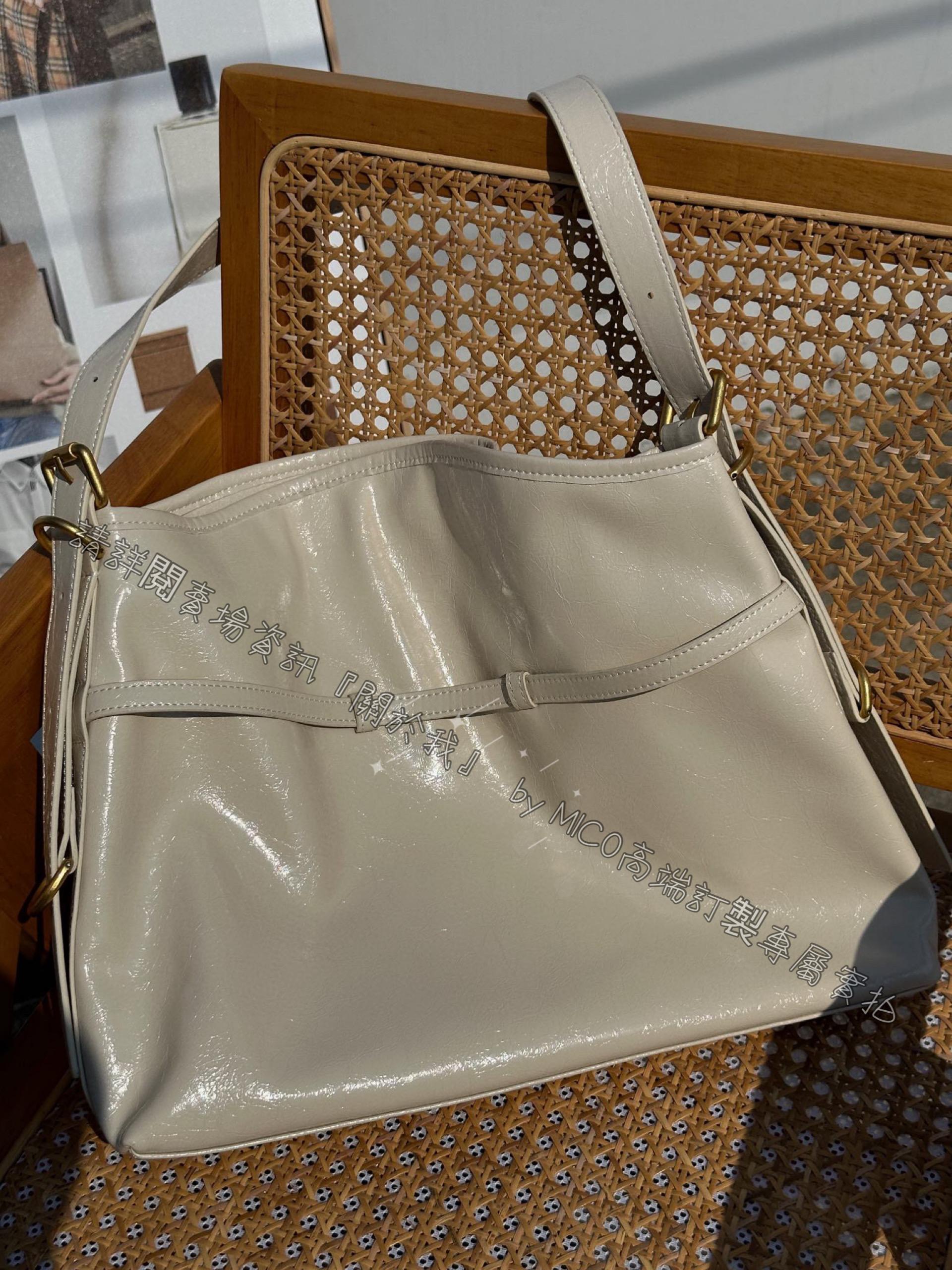 Givenchy 紀梵希 Voyou Bag 中號手袋 白色 鞣制革亮皮/牛皮 尺寸40*27*6.5cm