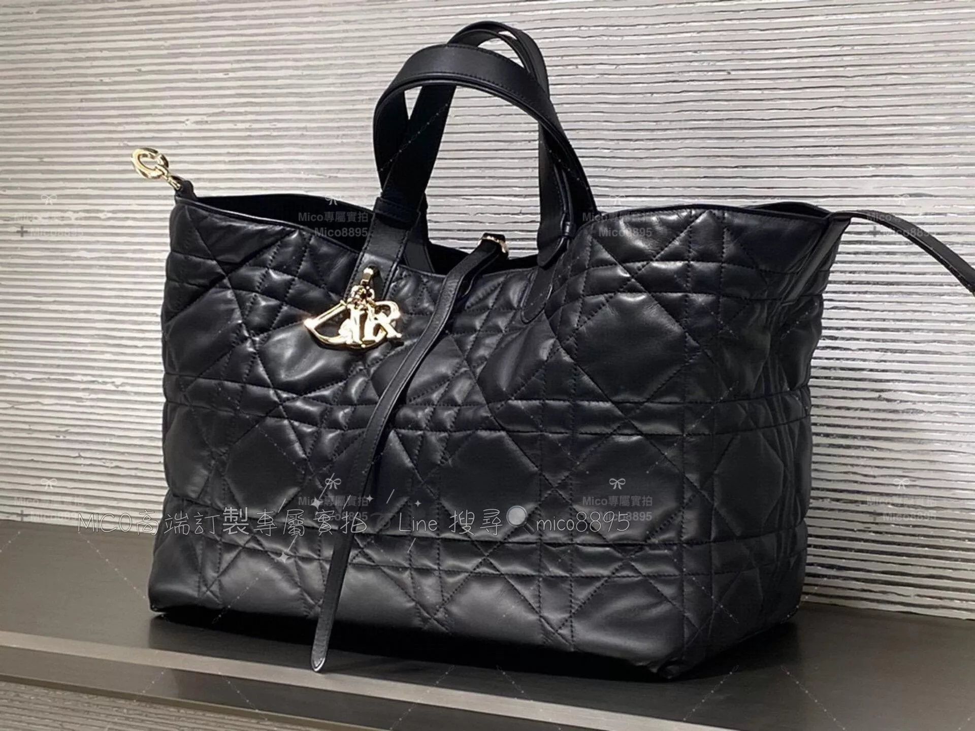 Dior 大號/黑色/牛皮 Toujours 經典藤格紋設計 輕巧又實用 size:37*20*28.5cm