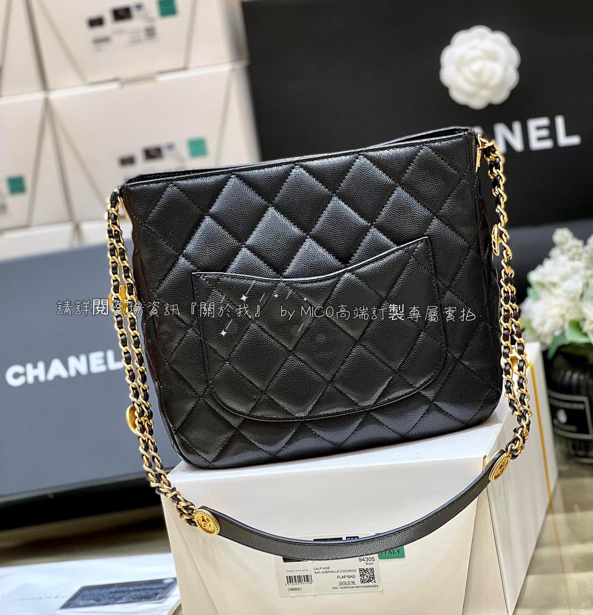 CHANEL 22A 高級手工坊系列 金幣hobo腋下包 黑色/荔枝牛皮 尺寸21*25*7.5cm