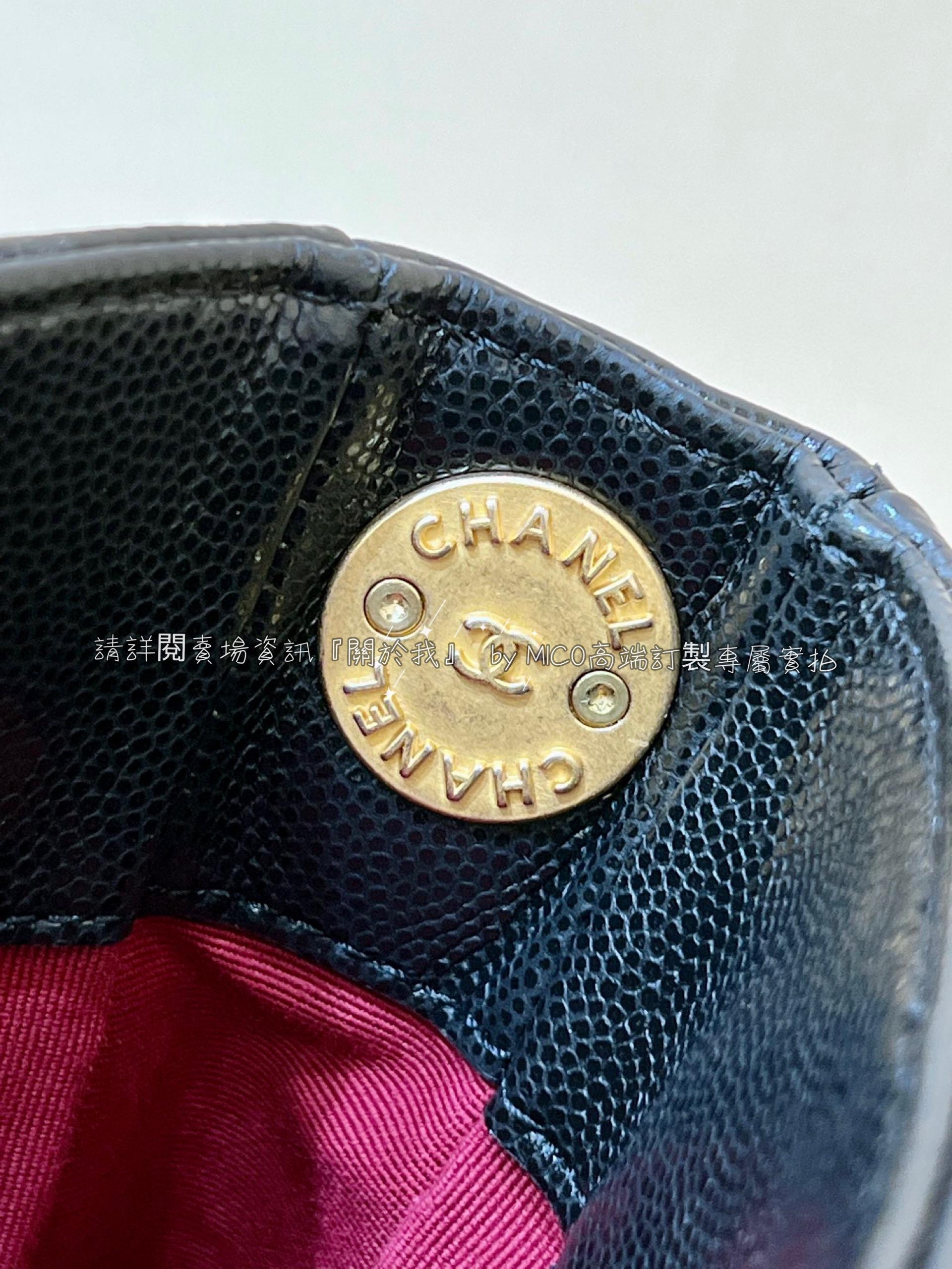 CHANEL 22A 高級手工坊系列 金幣hobo腋下包 黑色/荔枝牛皮 尺寸21*25*7.5cm