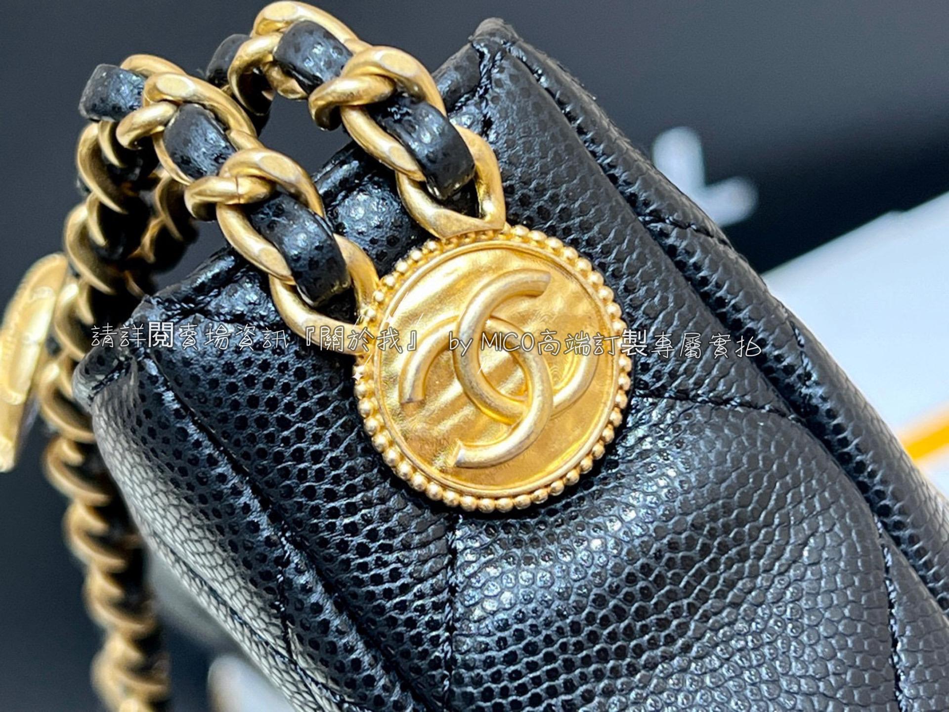 CHANEL 22A 高級手工坊系列 金幣hobo腋下包 黑色/荔枝牛皮 尺寸21*25*7.5cm