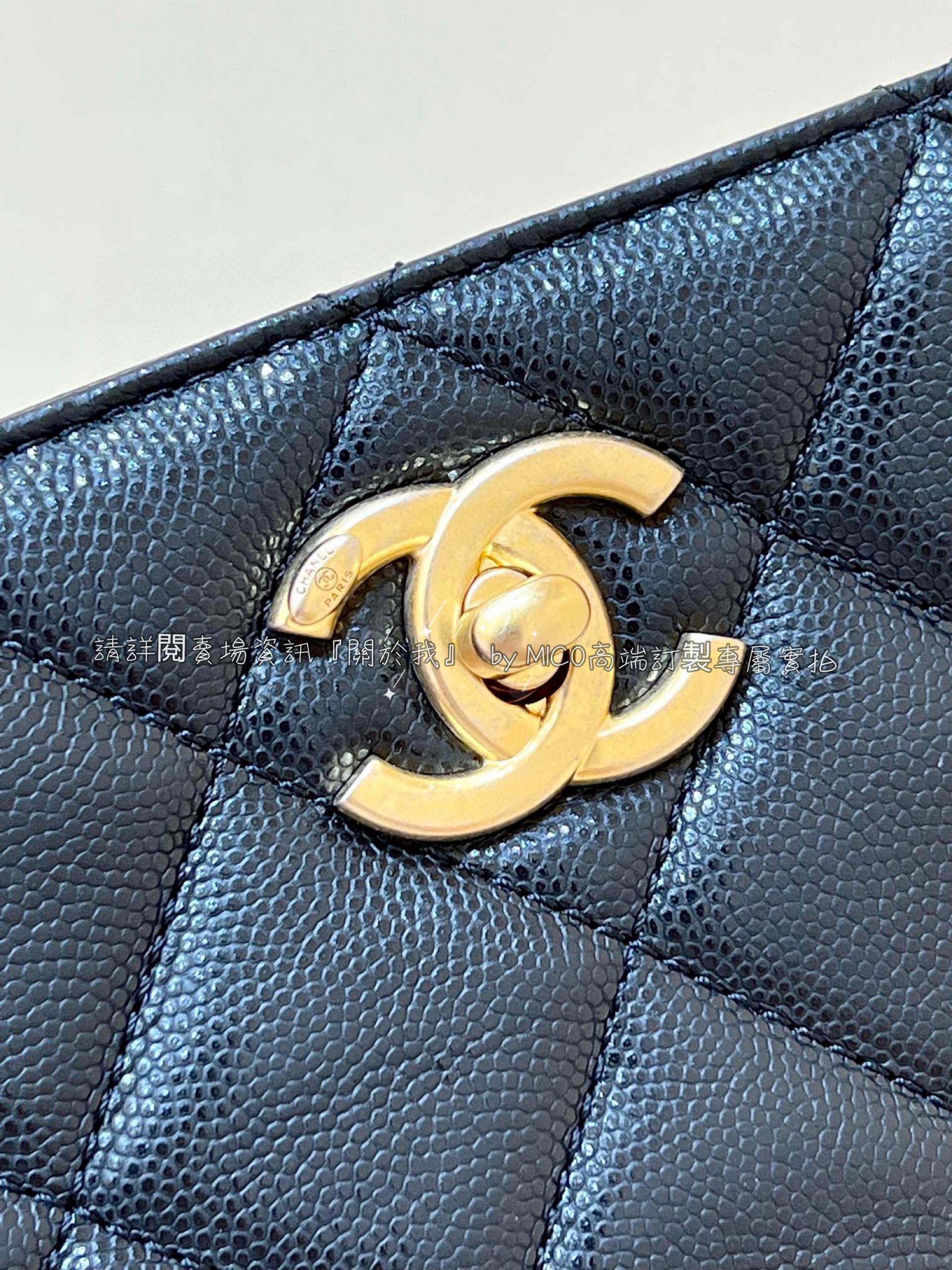 CHANEL 22A 高級手工坊系列 金幣hobo腋下包 黑色/荔枝牛皮 尺寸21*25*7.5cm