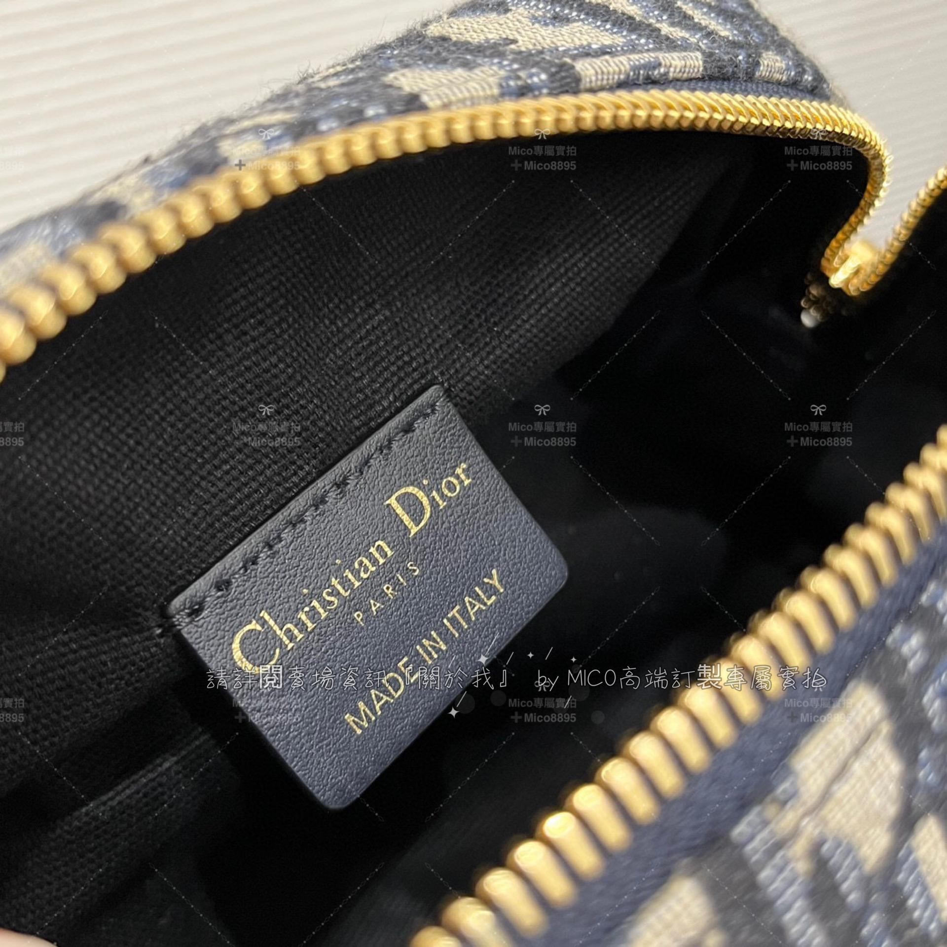 DIOR 藍色字母帆布洗漱包，經久不衰的oblique 字母帆布