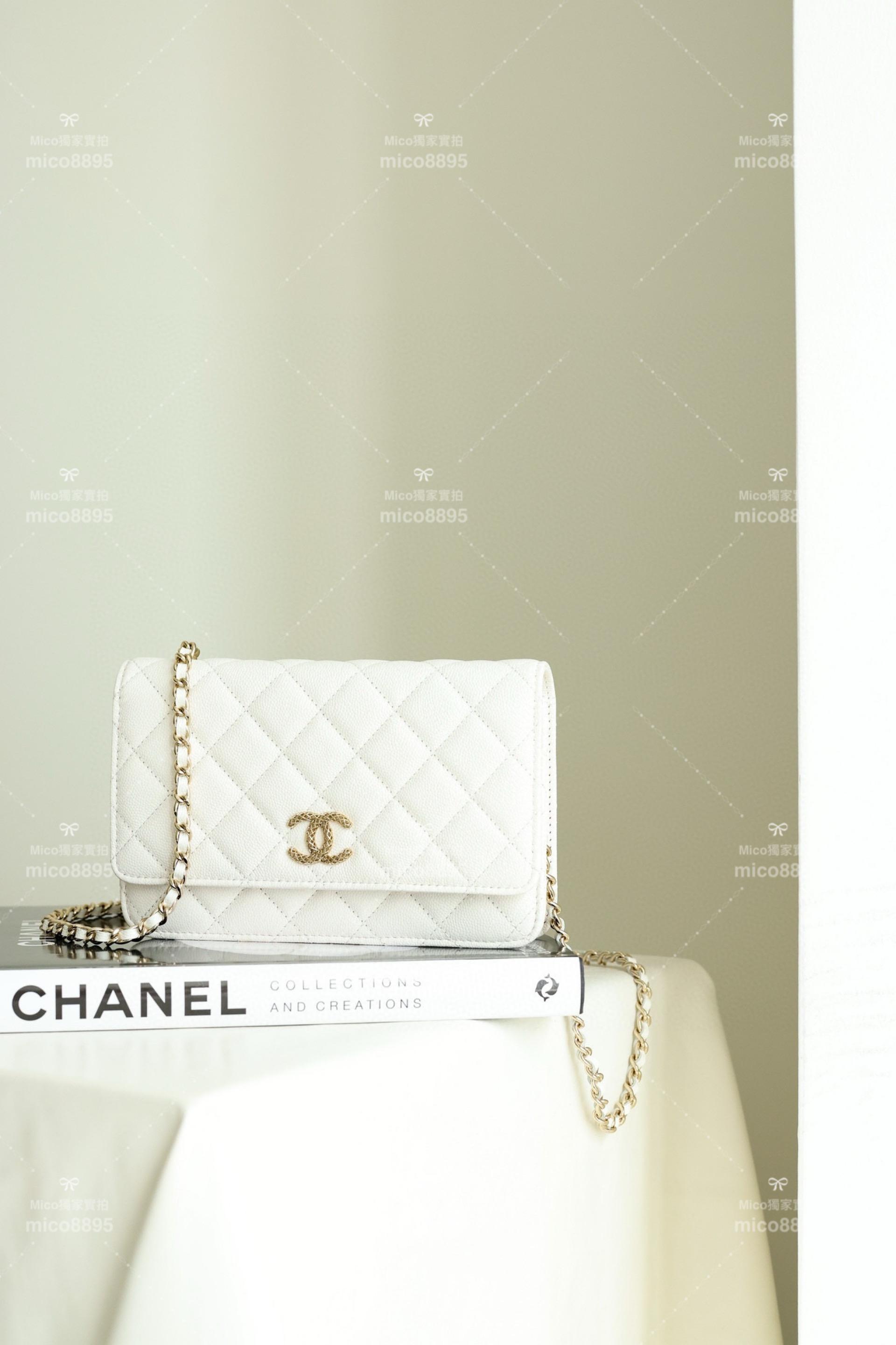 CHANEL 23P 鏤空五金logo 純白WOC 斜跨包/錢包 19cm