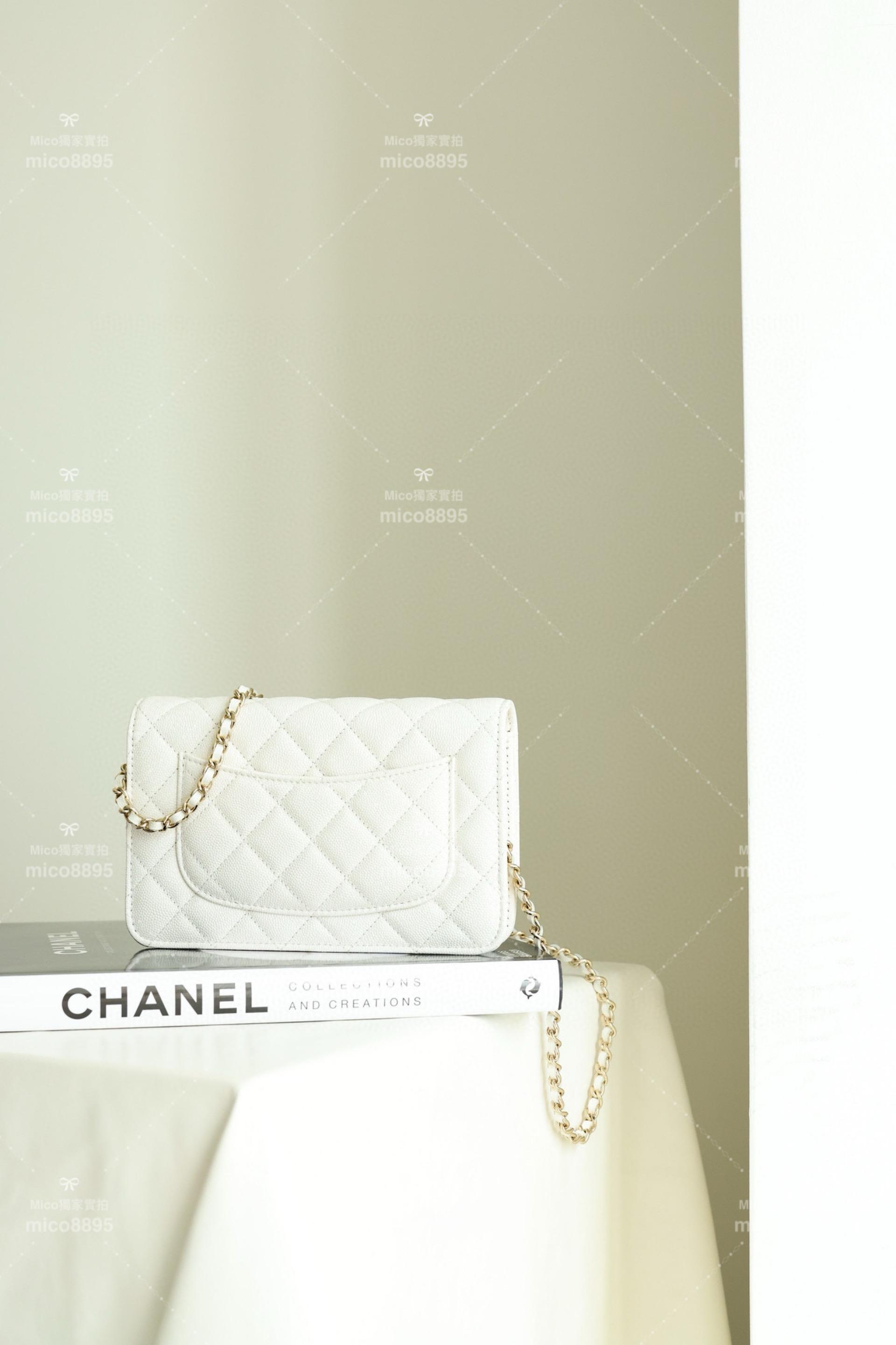 CHANEL 23P 鏤空五金logo 純白WOC 斜跨包/錢包 19cm