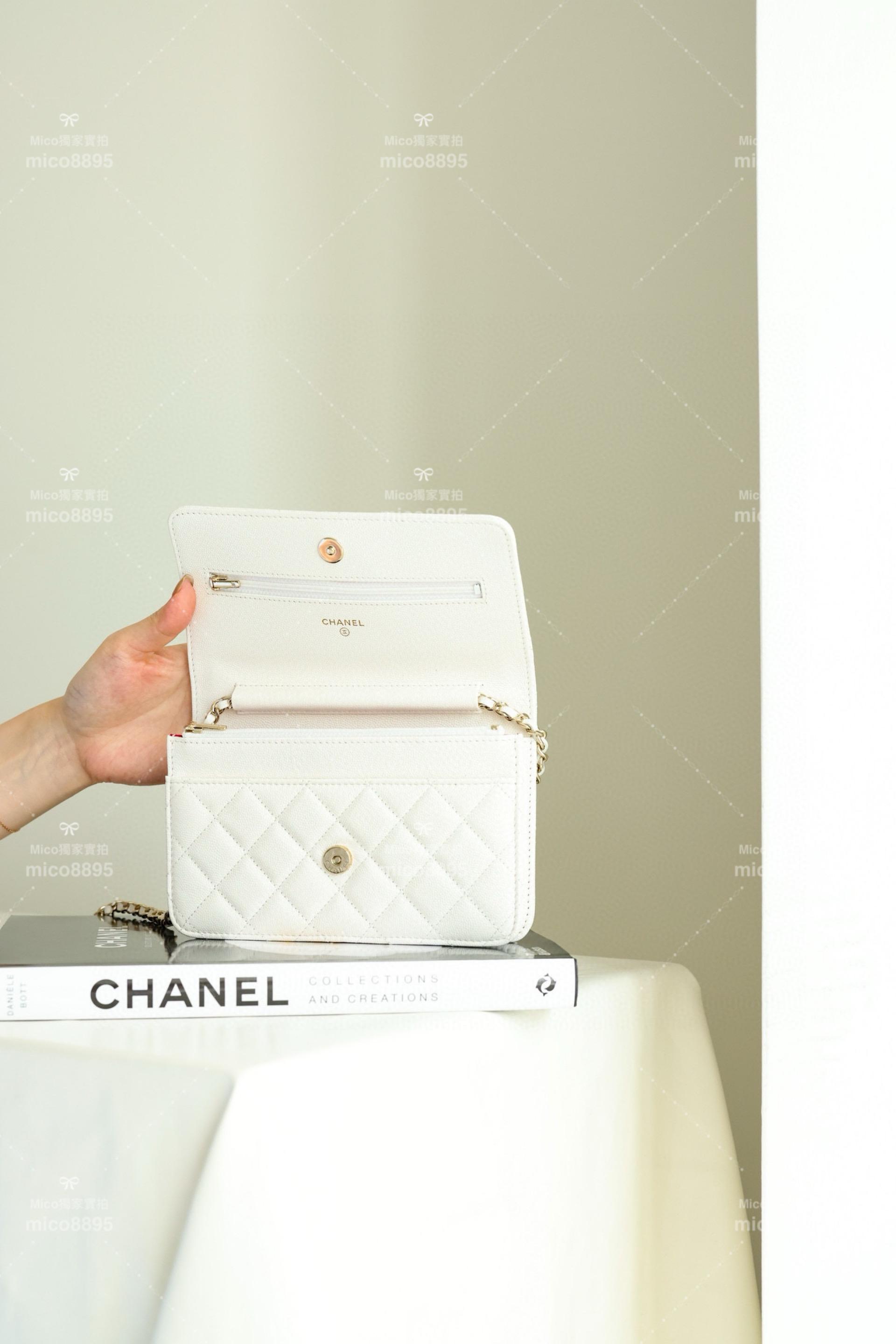 CHANEL 23P 鏤空五金logo 純白WOC 斜跨包/錢包 19cm