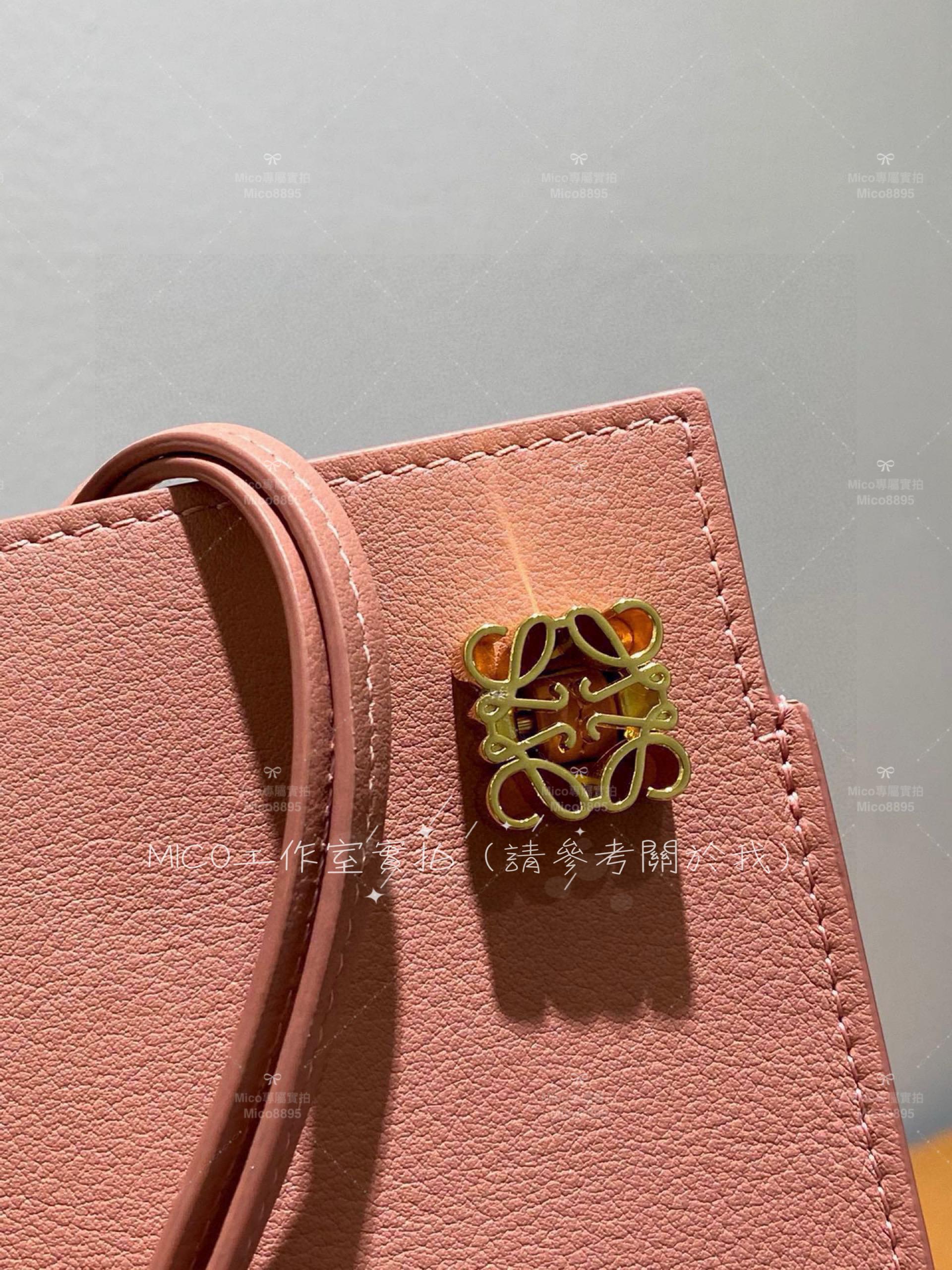 Loewe 乾燥玫瑰粉 Anagram 立體Logo Dice Pocket手機包 20.5cm