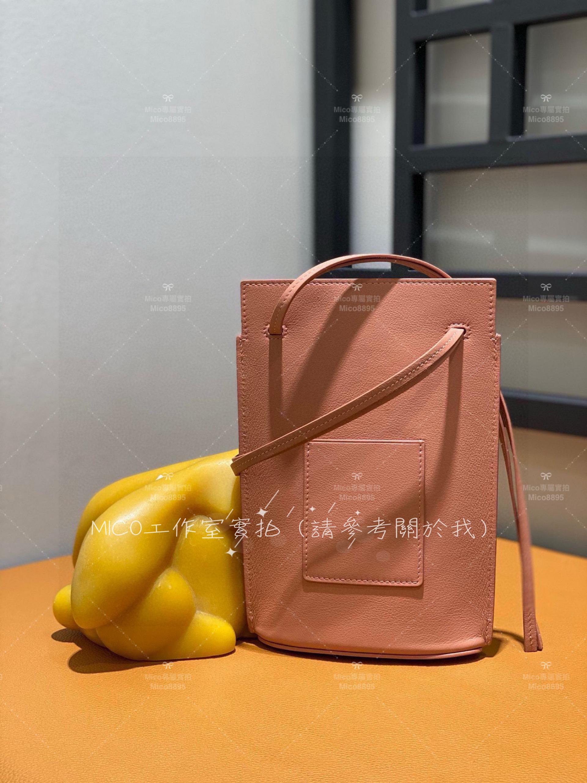 Loewe 乾燥玫瑰粉 Anagram 立體Logo Dice Pocket手機包 20.5cm