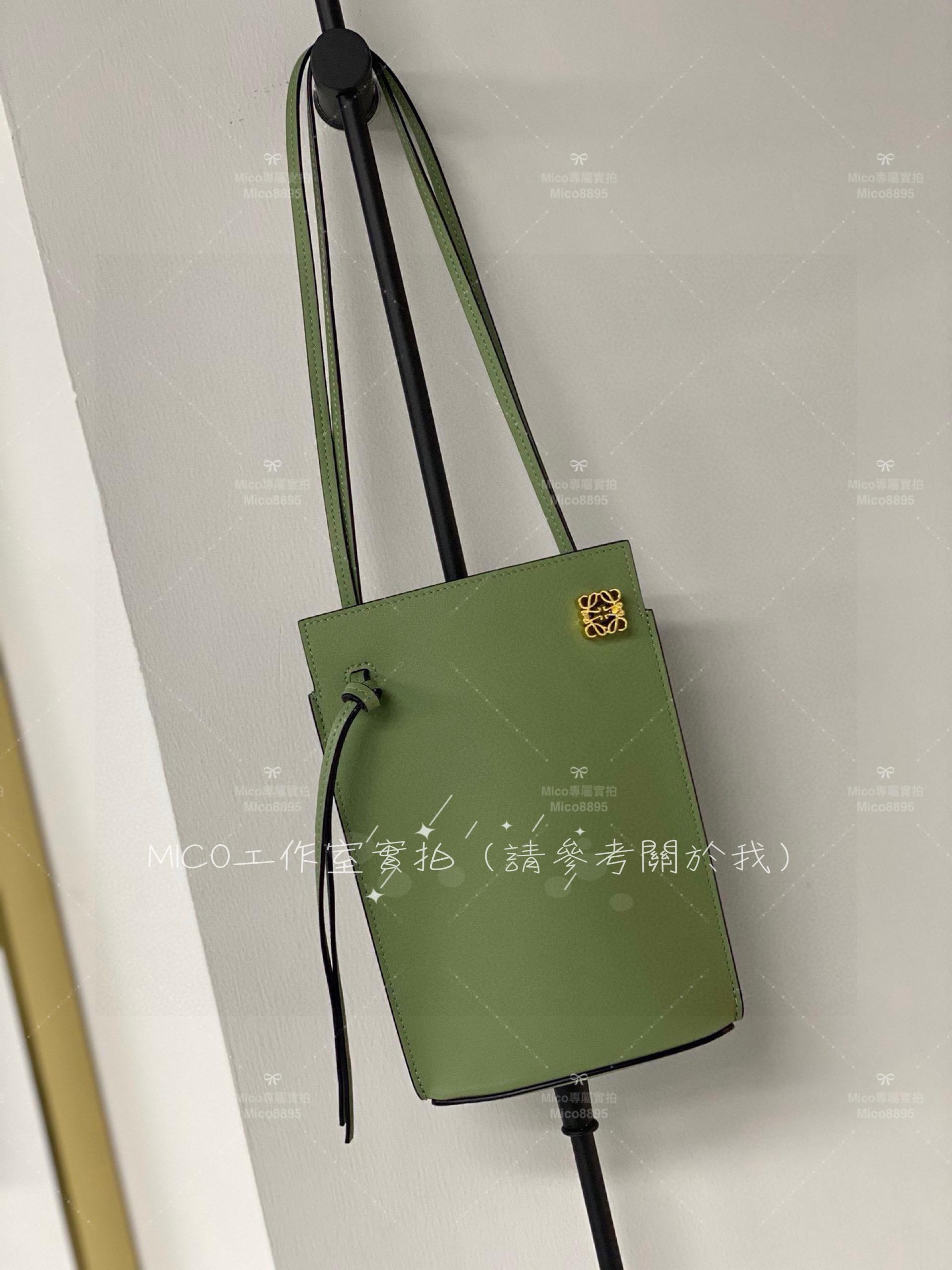 Loewe 牛油果綠 Anagram 立體Logo Dice Pocket手機包 20.5cm