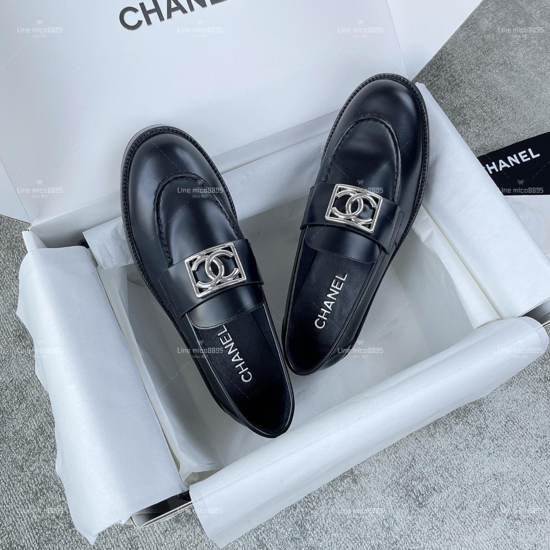 Chanel 23B 金屬銀釦雙C厚底樂福鞋 35-40