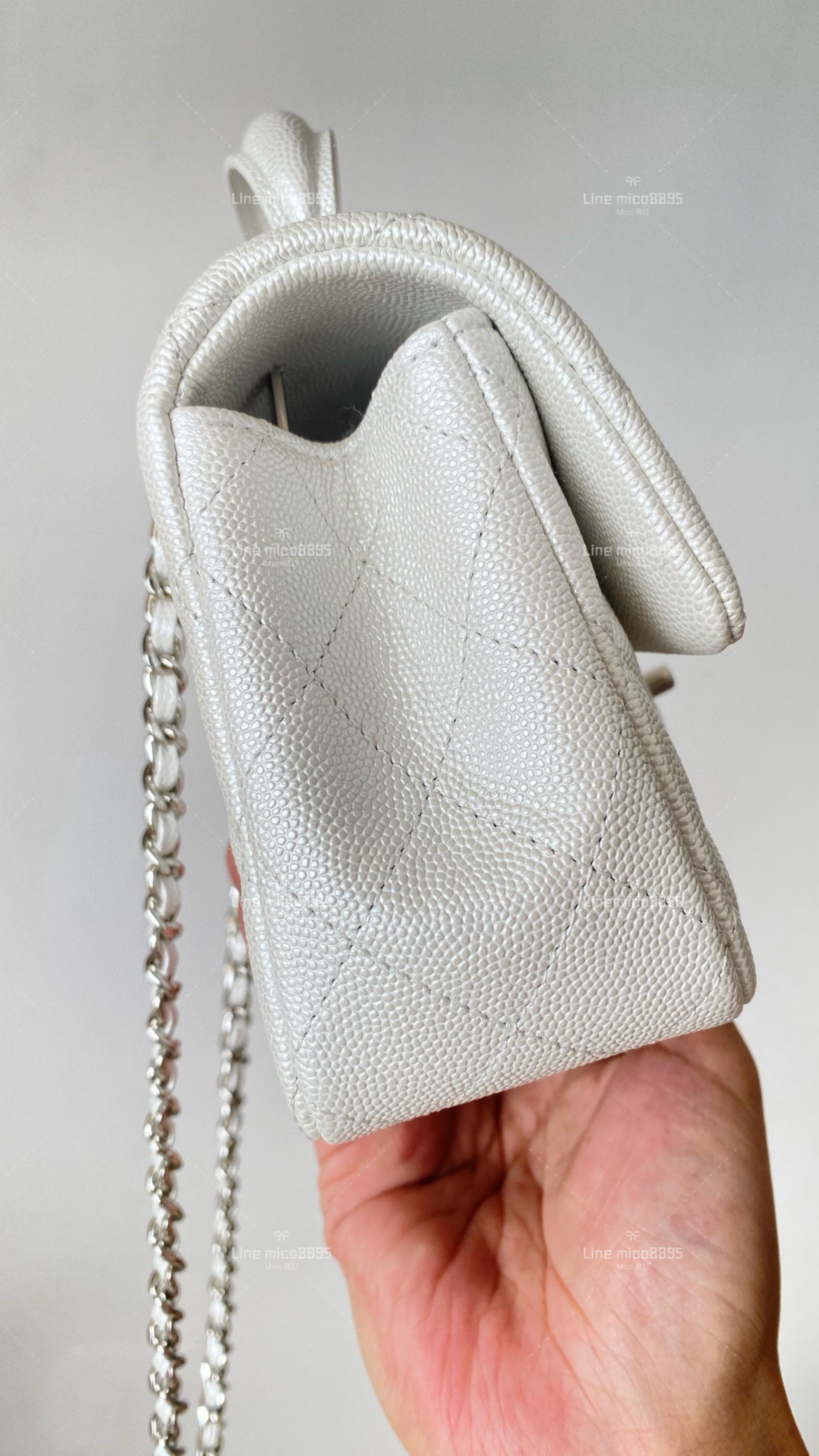 CHANEL 專櫃限定色 珠光白/銀釦 魚子醬牛皮 經典CF mini Flap handle 手柄 bag