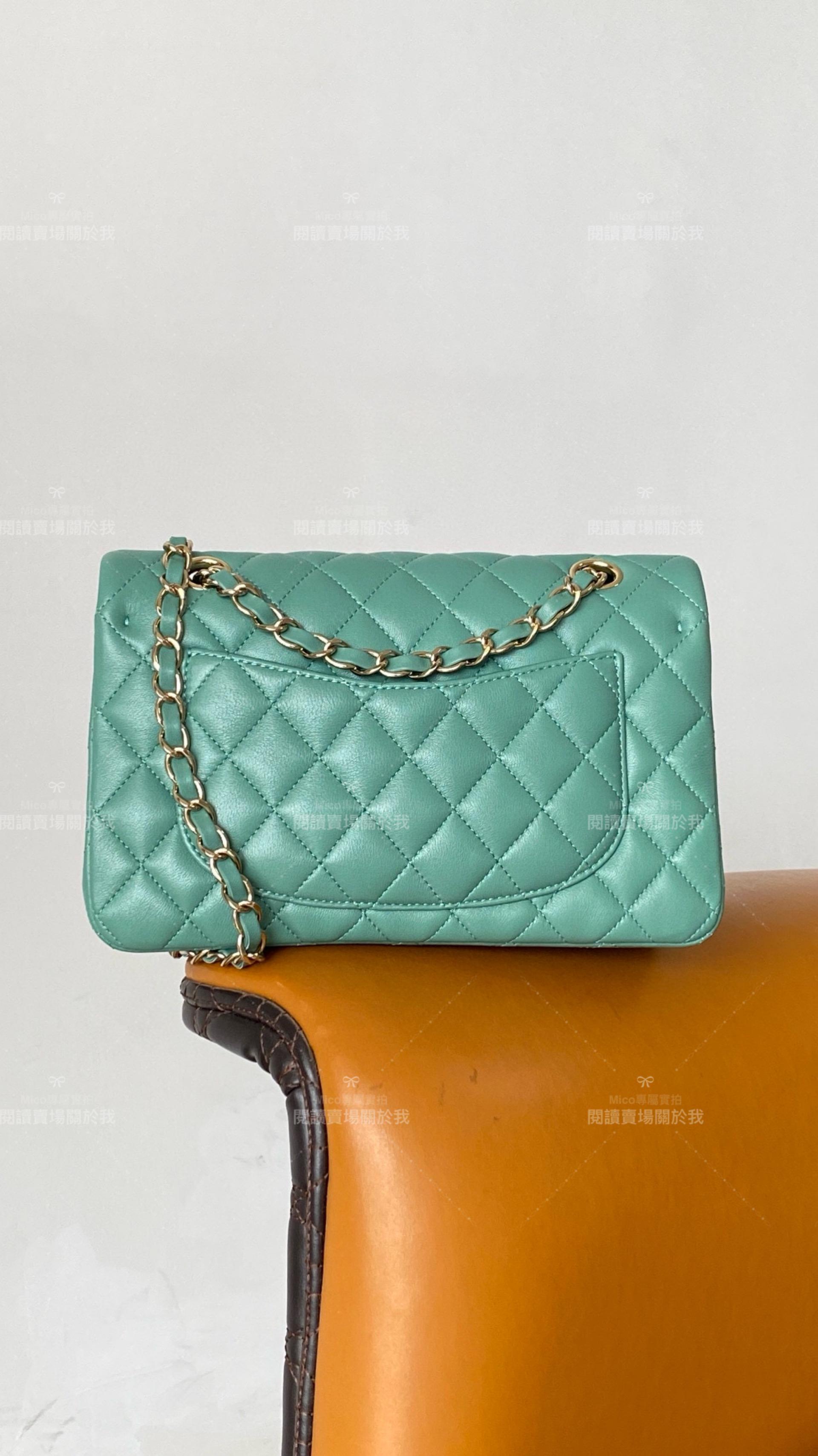 CHANEL 莫蘭迪綠色/香檳金扣/23cm 羊皮 經典CF mini Flap