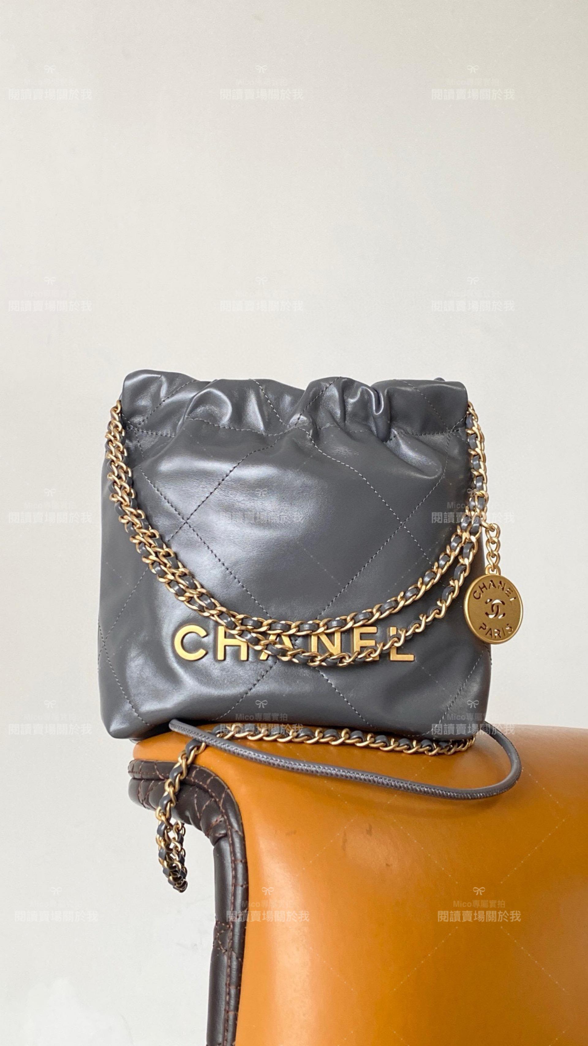 CHANEL 23c季節色 深灰金釦 mini22Bag 斜跨包 18cm