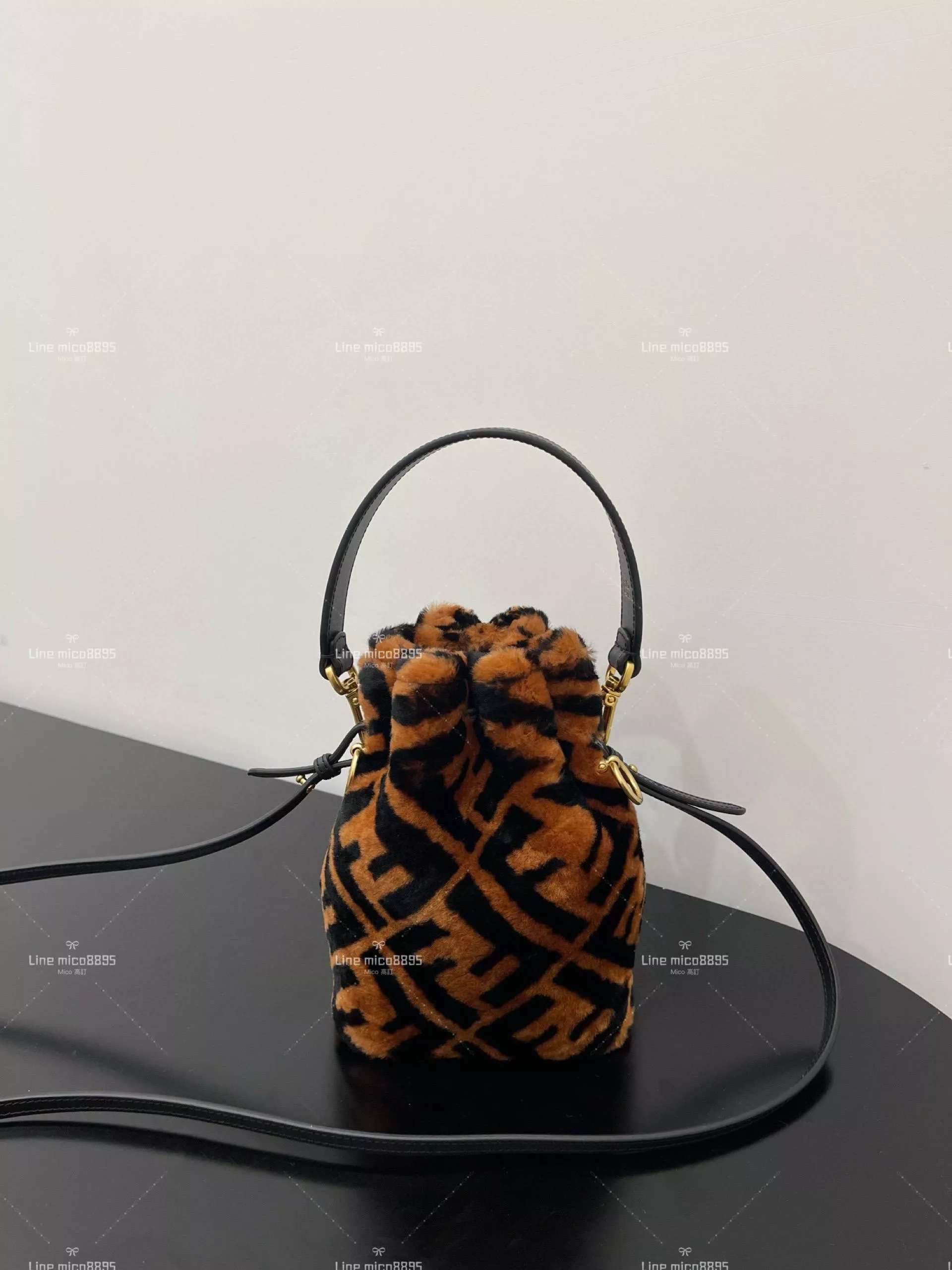 Fendi 芬迪新款 剪羊毛小水桶MonTrésor 手袋 毛毛款 18cm