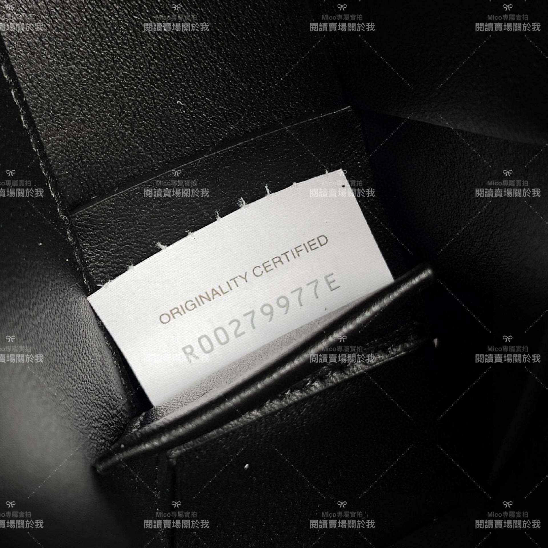 Bottega Veneta 黑色羊皮銀釦 Cassette BV 斜挎包 簡約/通勤 低調款 23cm