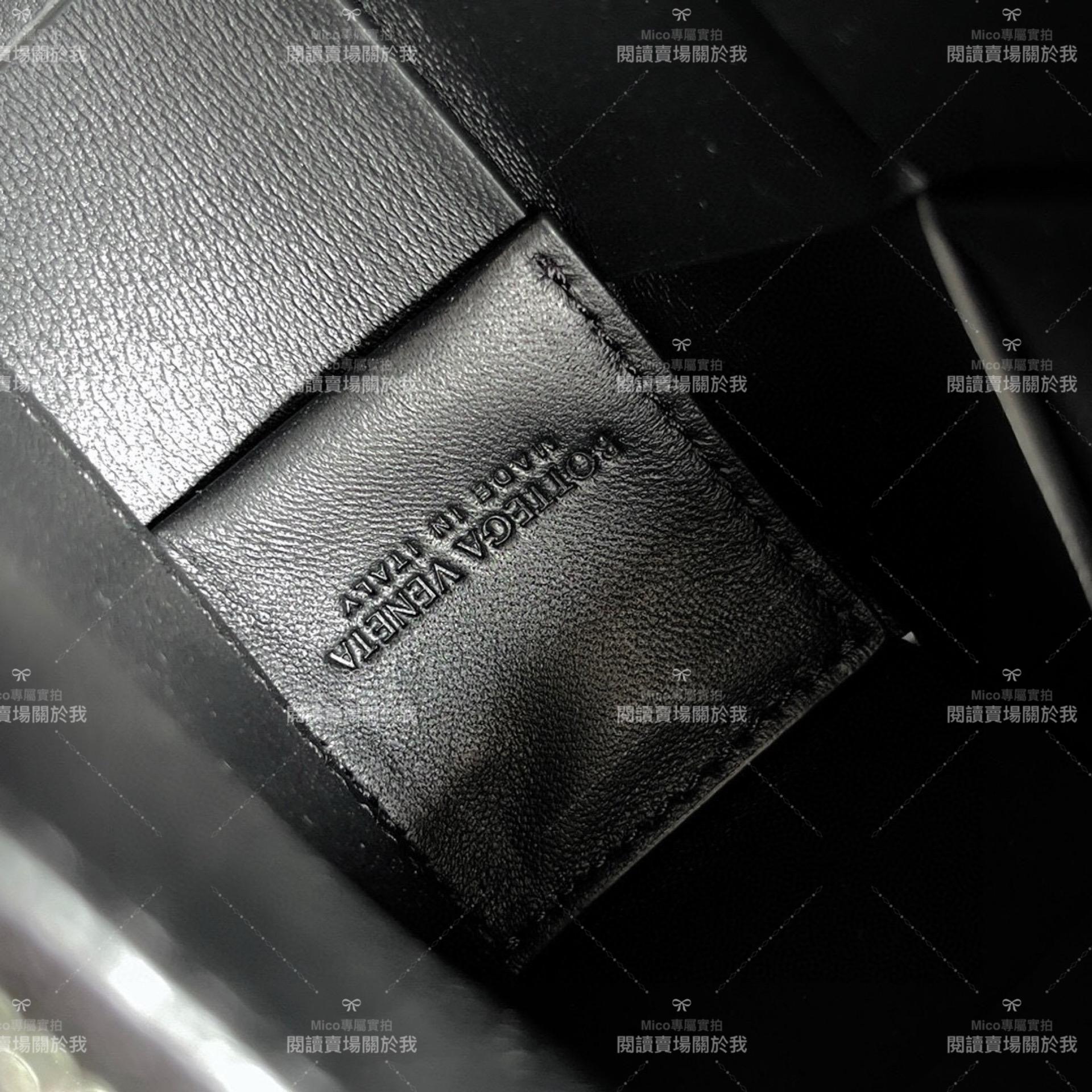 Bottega Veneta 黑色羊皮銀釦 Cassette BV 斜挎包 簡約/通勤 低調款 23cm