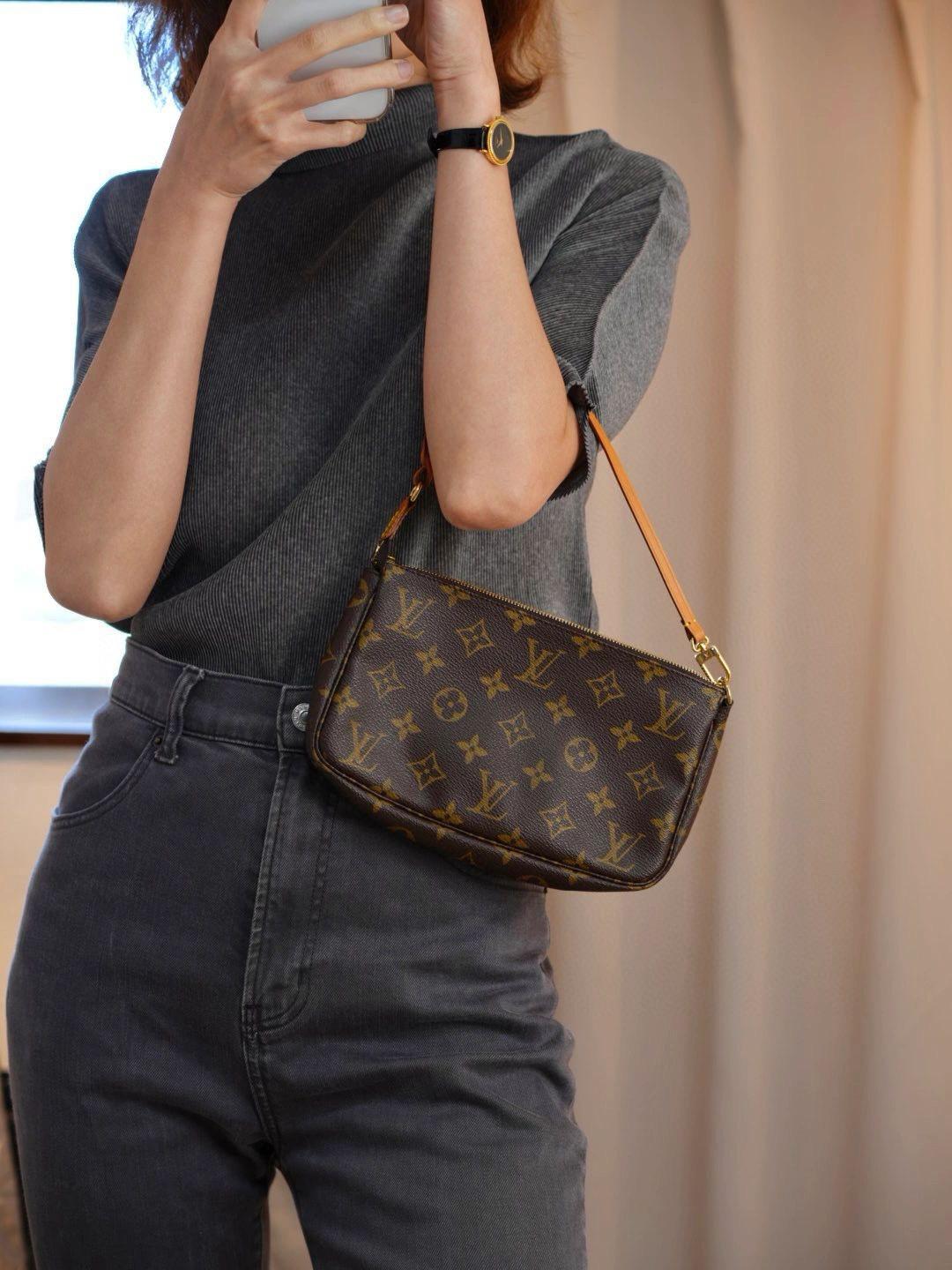 LV 經典Monogram帆布 Pochette Accessoires 麻將包