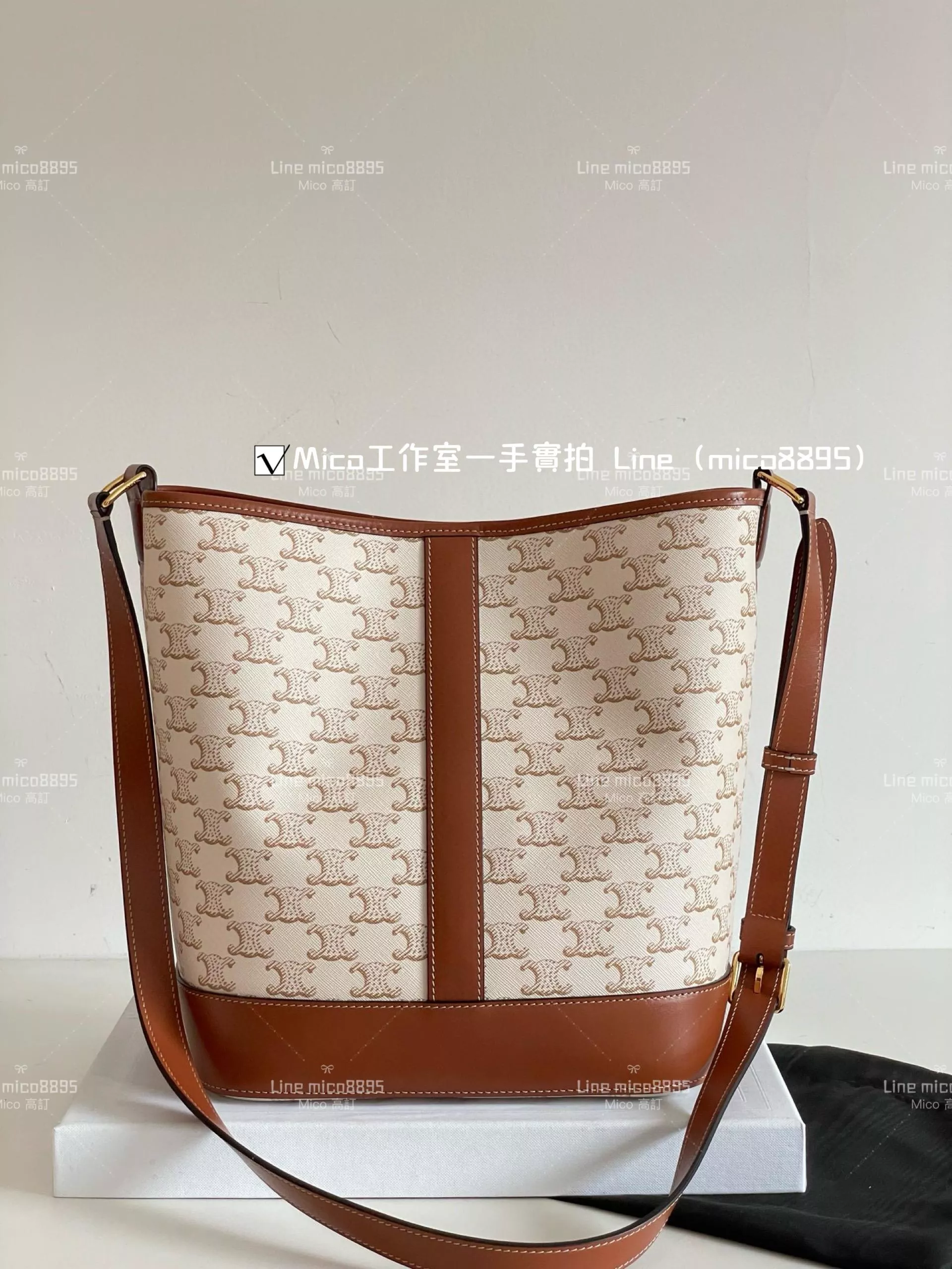 Celine 中號 白色 百搭款 凱旋門 Triomphe 水桶包 Size：33-27-17cm