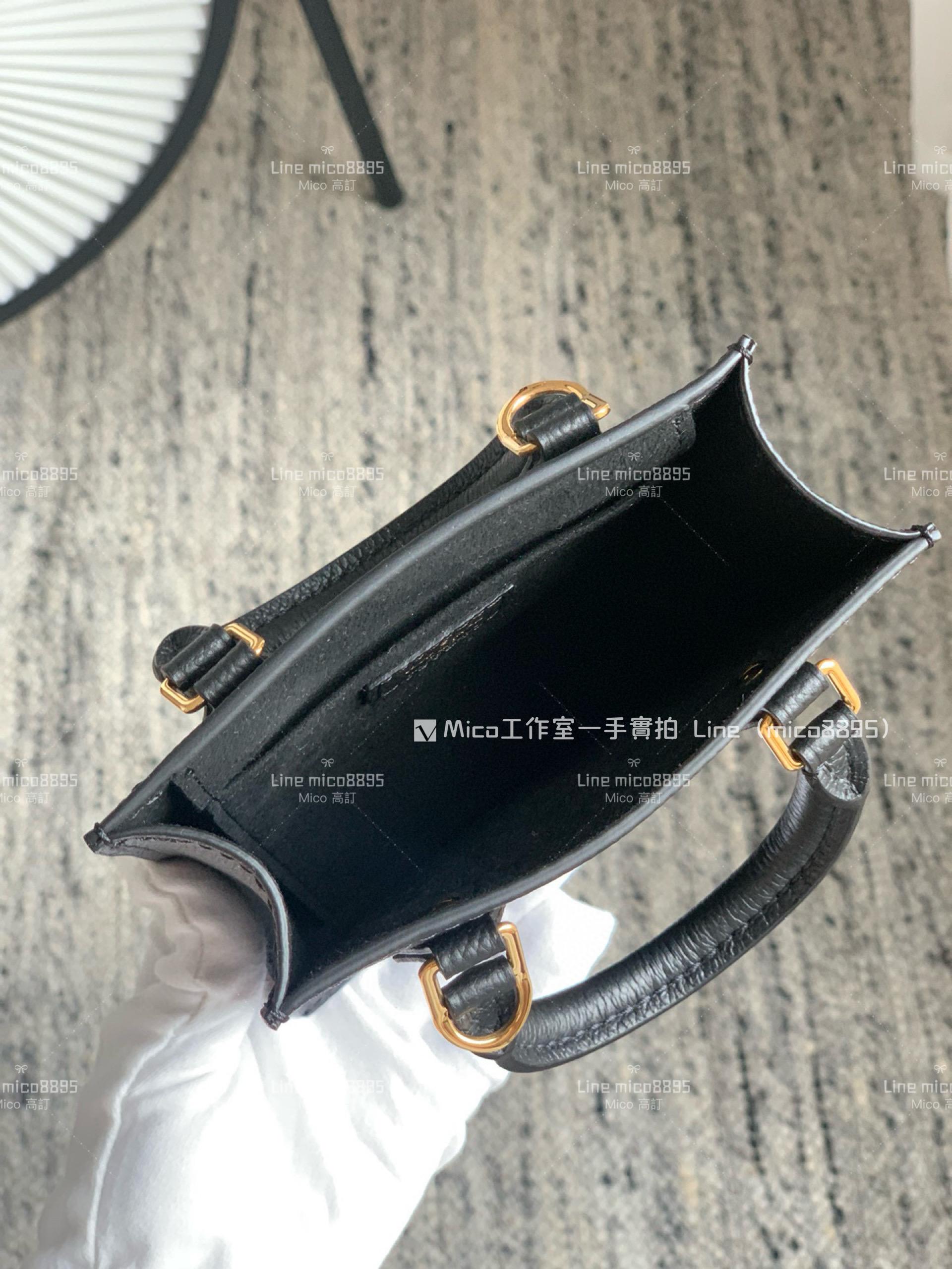 LV 壓紋皮革/黑 Petit Sac Plat手袋 琴譜包 M80478 17cm