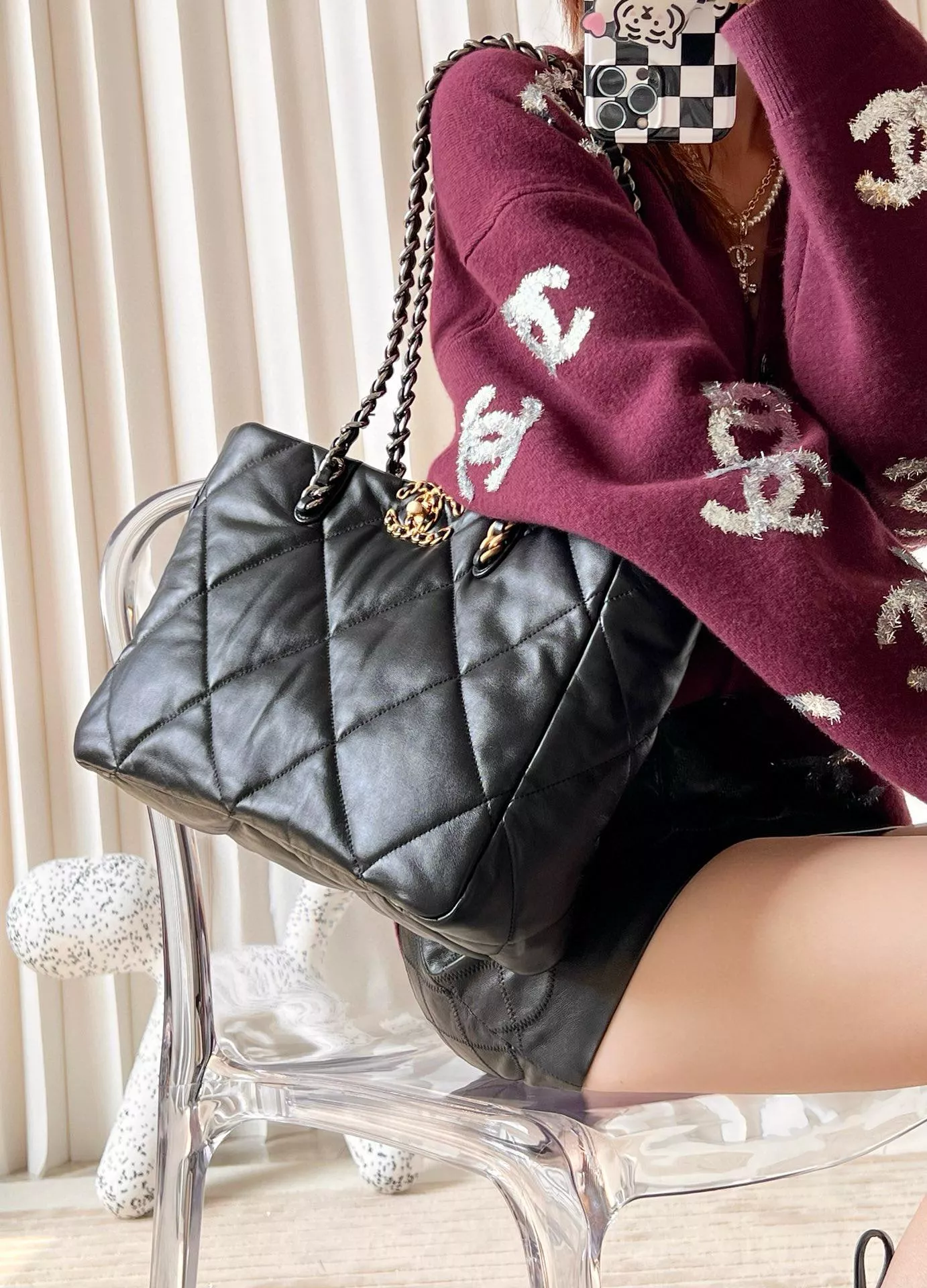 Chanel 22K 秋冬系列 𝚂𝚑𝚘𝚙𝚙𝚒𝚗𝚐 𝙱𝚊𝚐 19系列 橫款購物袋 黑色/小羊皮