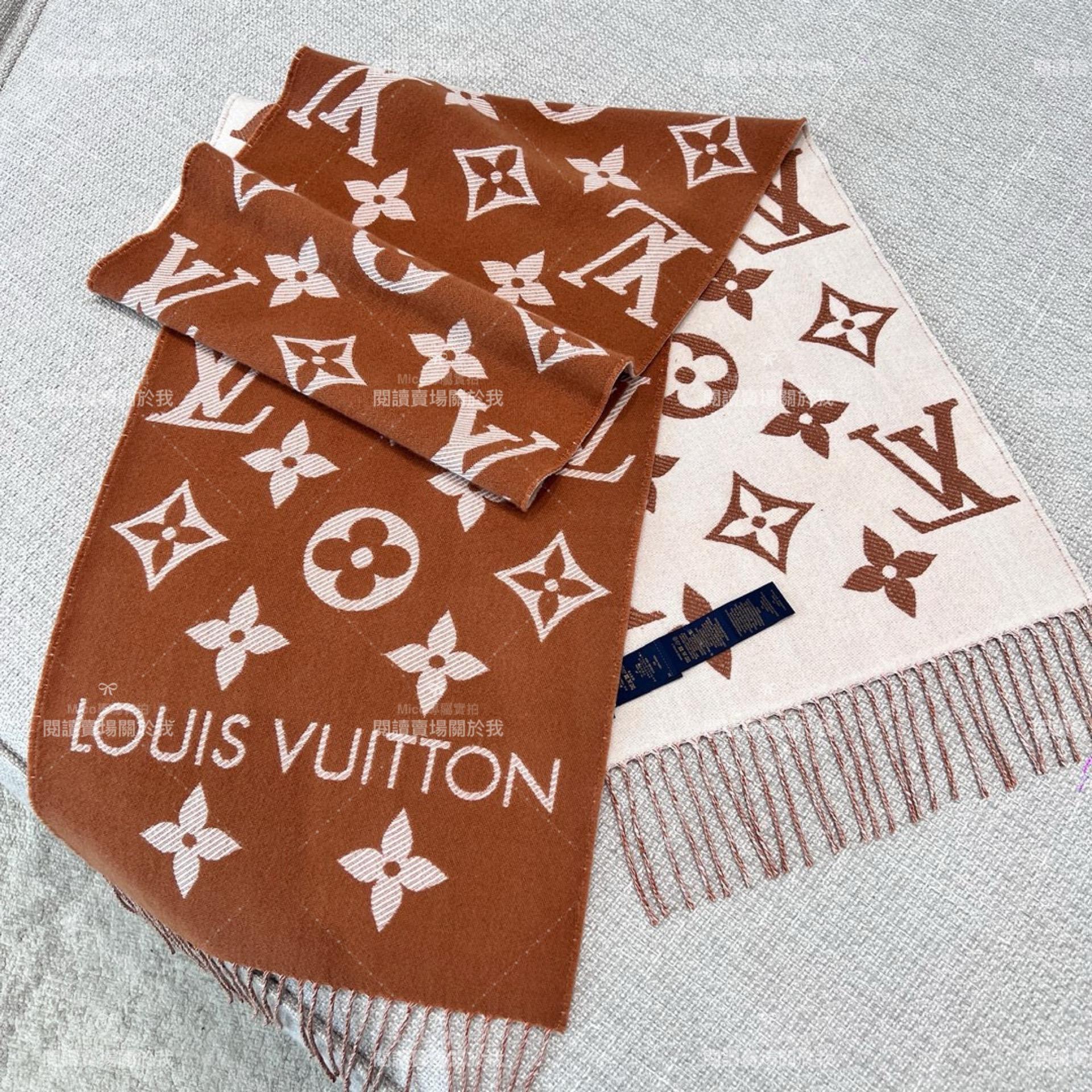 LV 𝐋𝐨𝐮𝐢𝐬 𝐕𝐮𝐢𝐭𝐭𝐨𝐧《Essential 圍巾》M78935 焦糖色 Size ：186x34cm