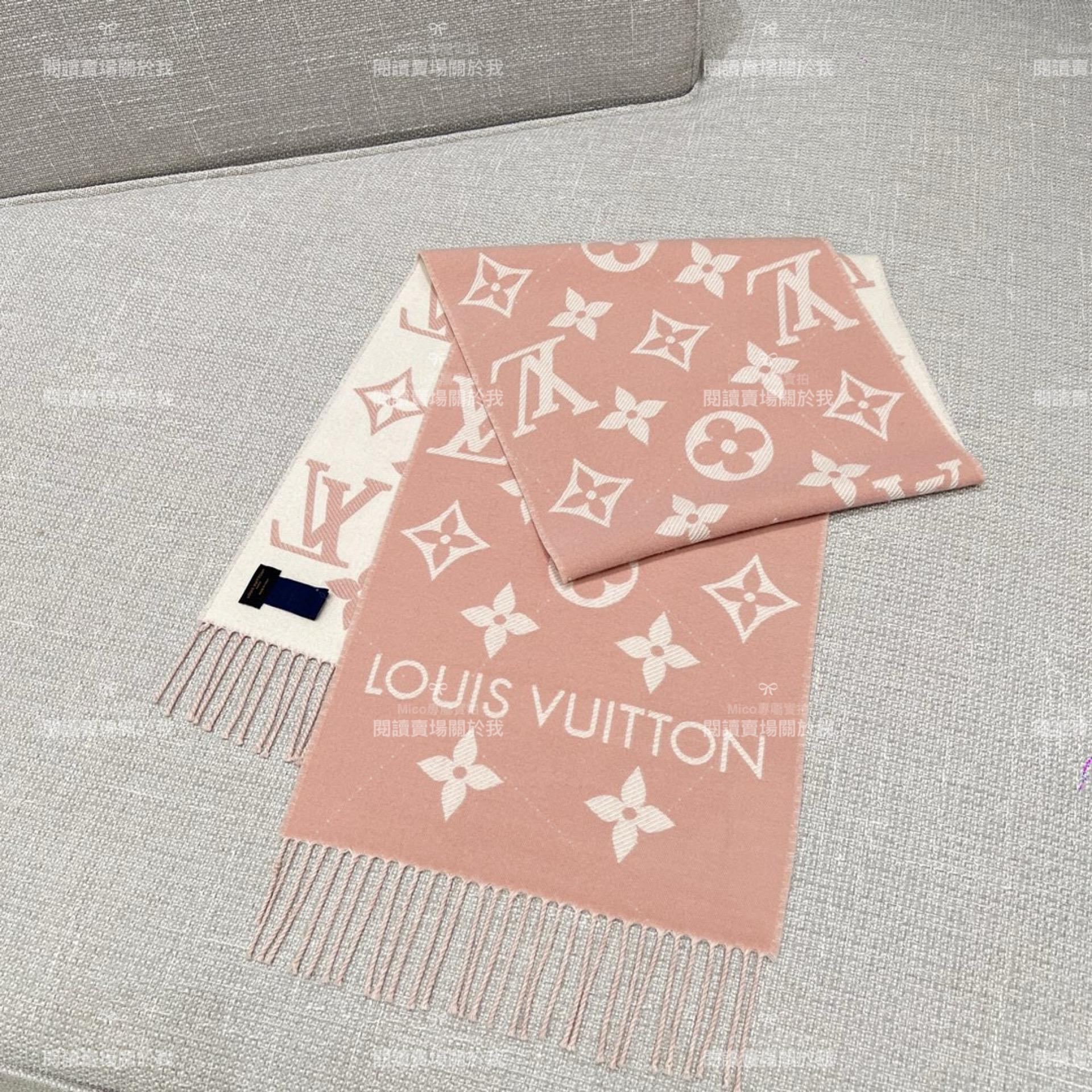 LV 𝐋𝐨𝐮𝐢𝐬 𝐕𝐮𝐢𝐭𝐭𝐨𝐧《Essential 圍巾》M77854 藕粉色 Size ：186x34cm