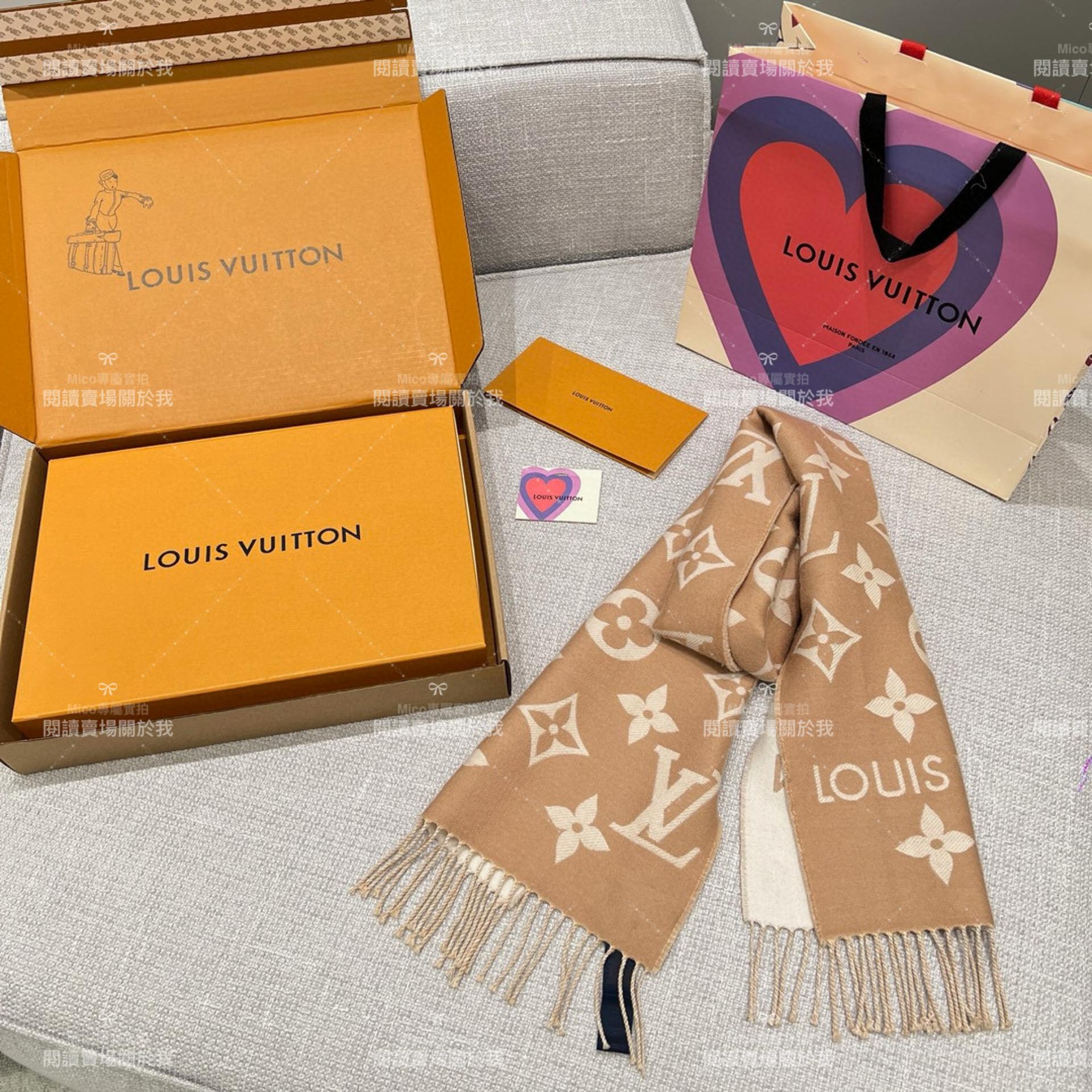 LV 𝐋𝐨𝐮𝐢𝐬 𝐕𝐮𝐢𝐭𝐭𝐨𝐧《Essential 圍巾》M77728 奶茶色 Size ：186x34cm