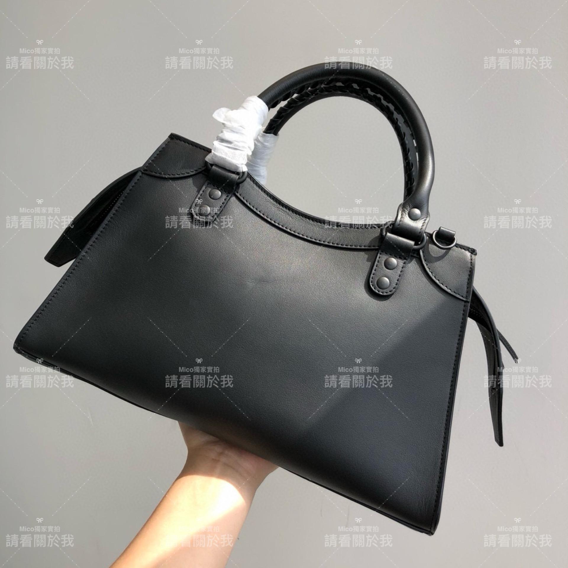 Balenciaga(巴黎世家) 中號 黑色平紋牛皮/黑釦 Neo Classic 機車包 33cm