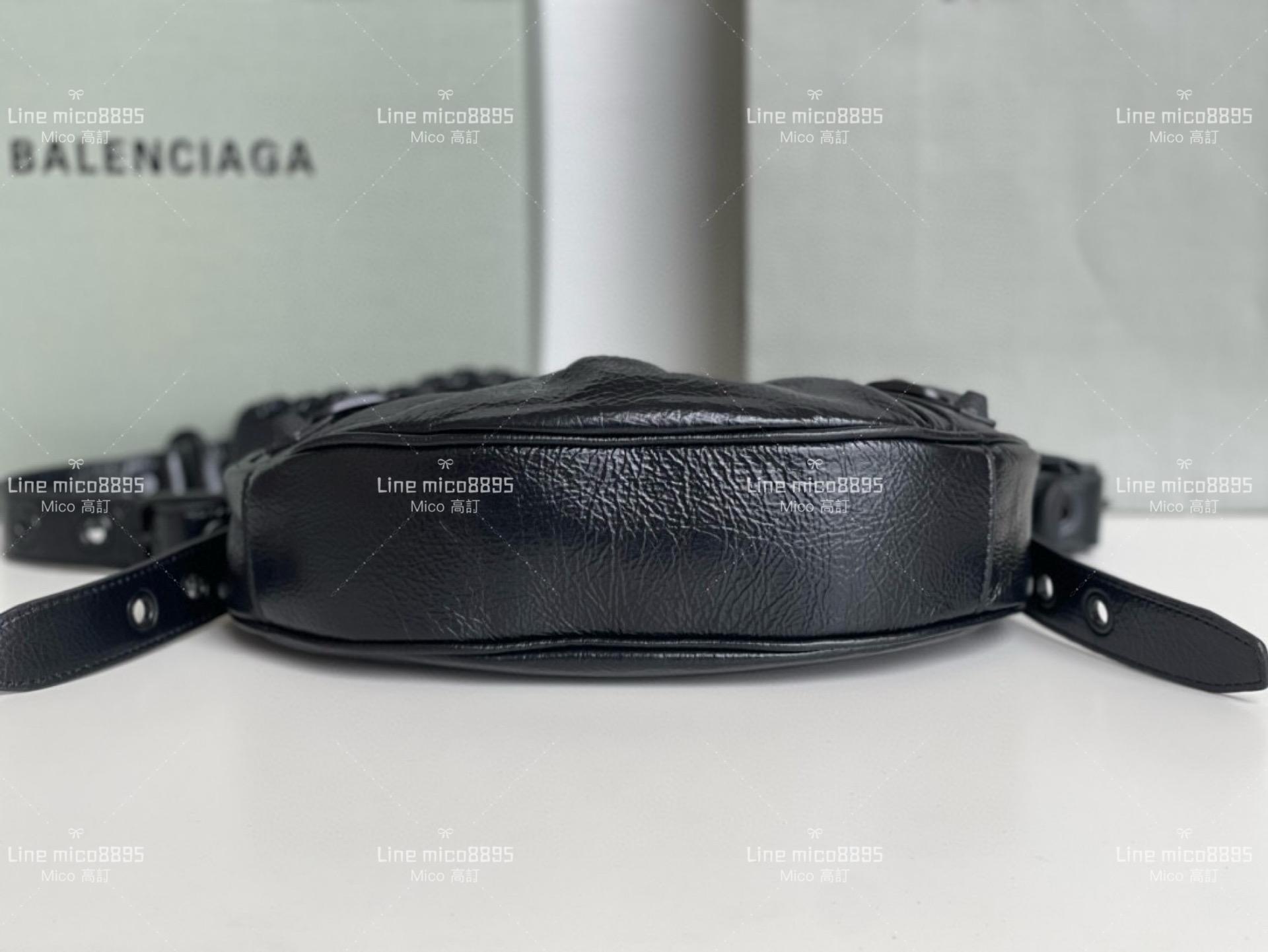 Balenciaga(巴黎世家) 爆裂紋/黑釦 26cm Le Cagole半月包/餃子包/機車包