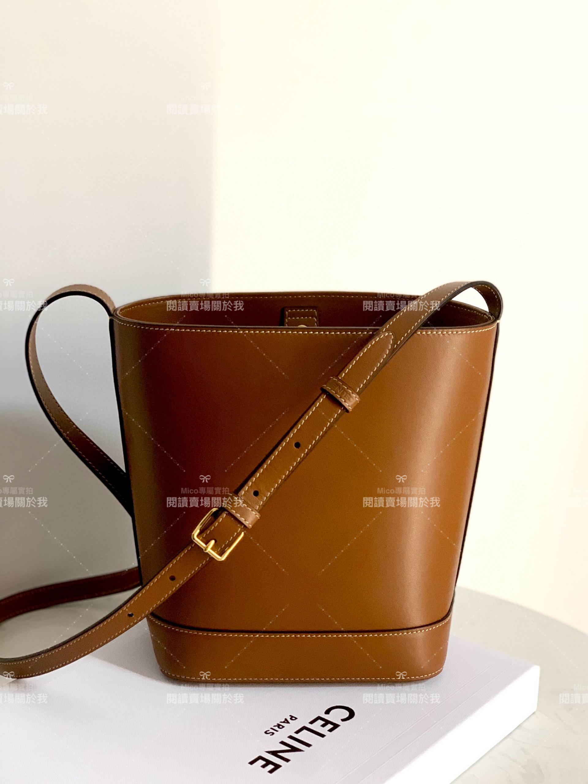 Celine 焦糖棕 Cuir Triomphe光滑牛皮水桶包/斜跨包 22cm