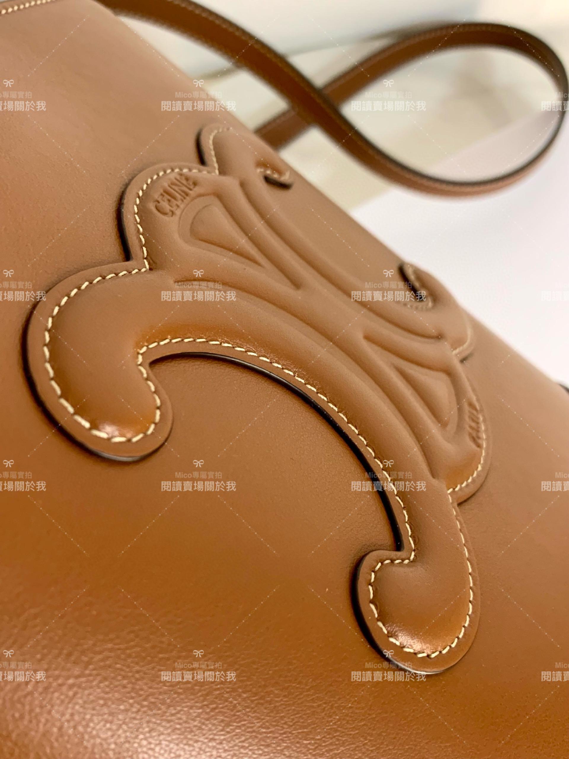 Celine 焦糖棕 Cuir Triomphe光滑牛皮水桶包/斜跨包 22cm