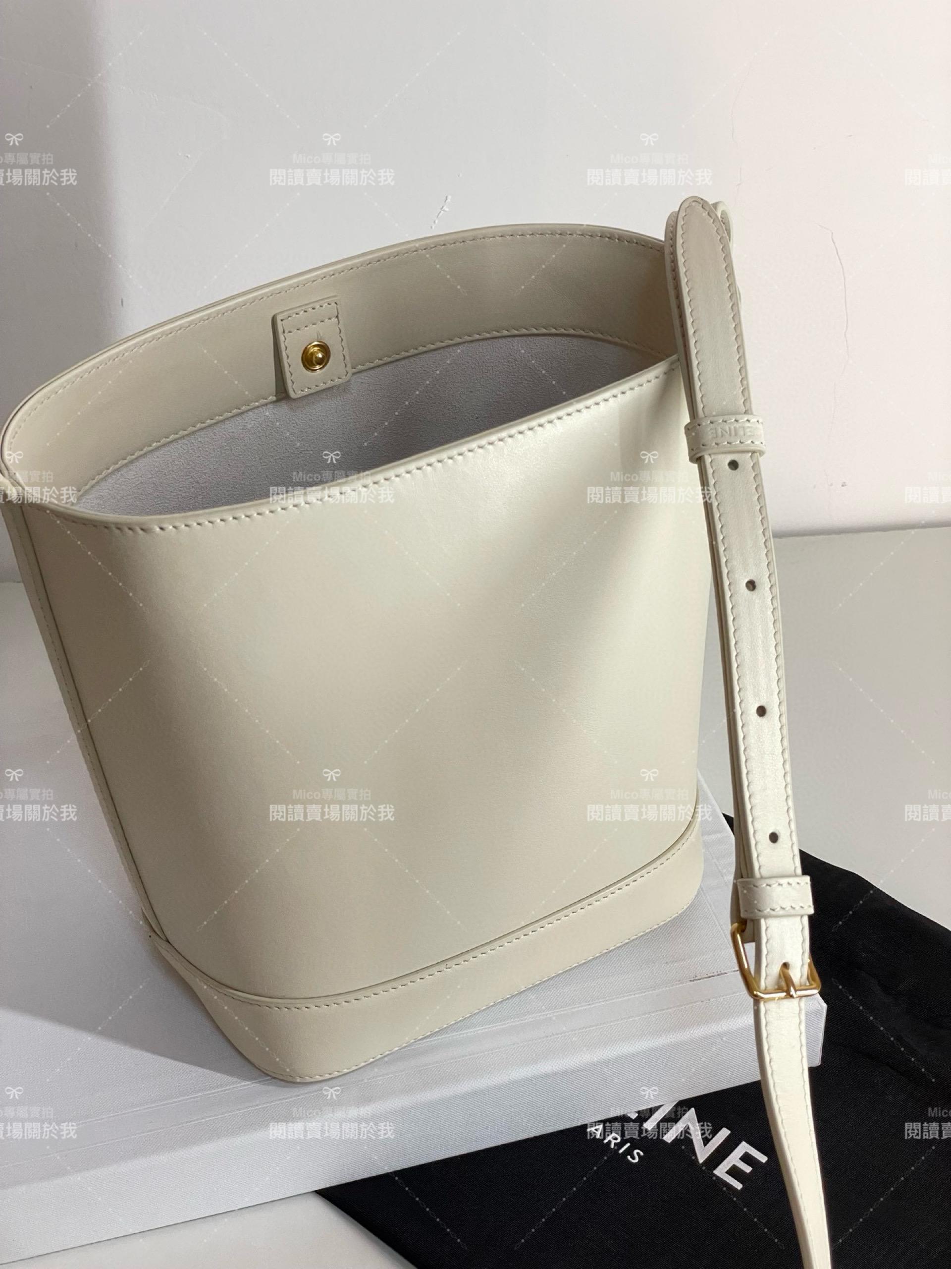 Celine 奶油白 Cuir Triomphe光滑牛皮水桶包/斜跨包 22cm