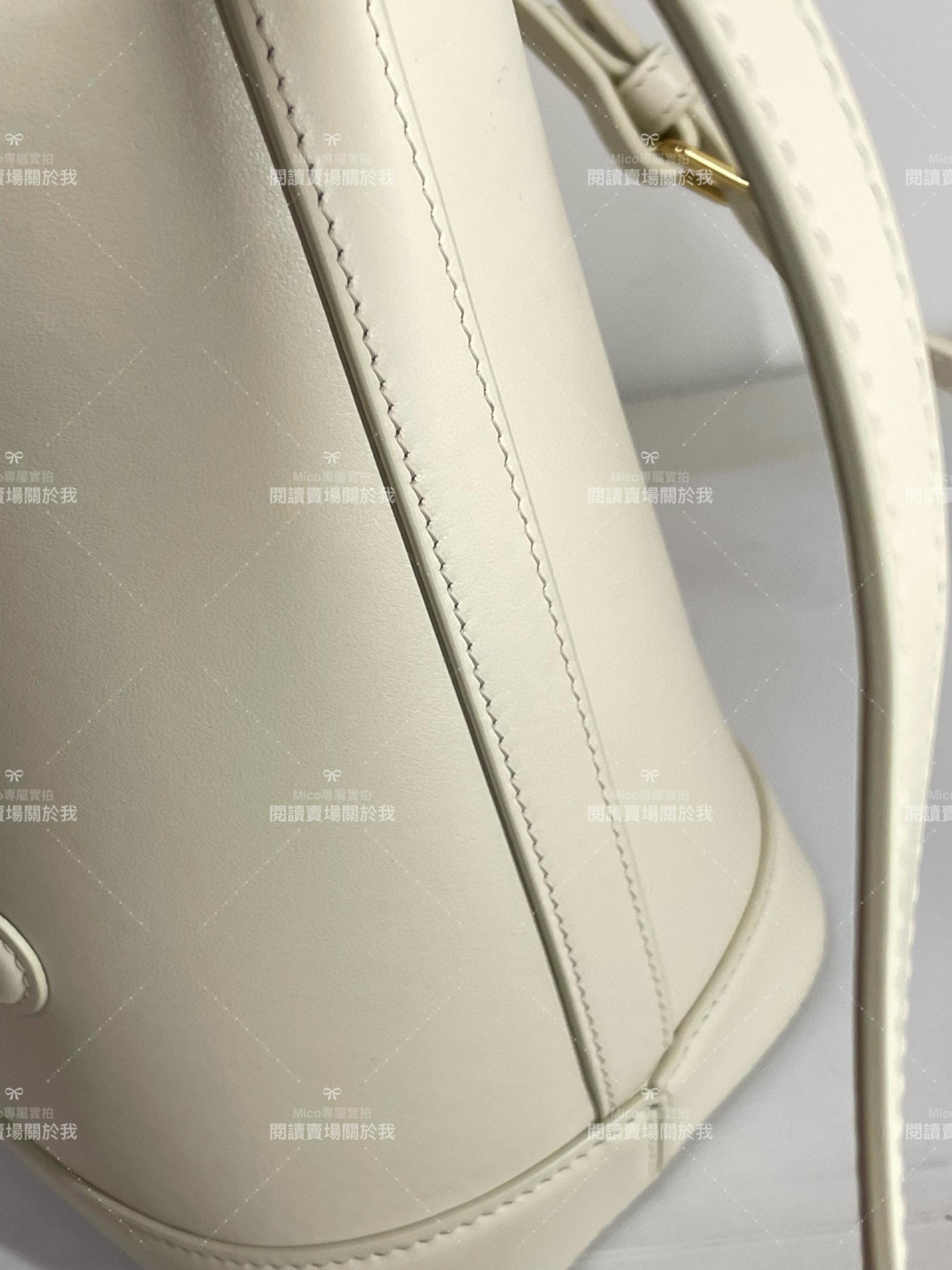 Celine 奶油白 Cuir Triomphe光滑牛皮水桶包/斜跨包 22cm