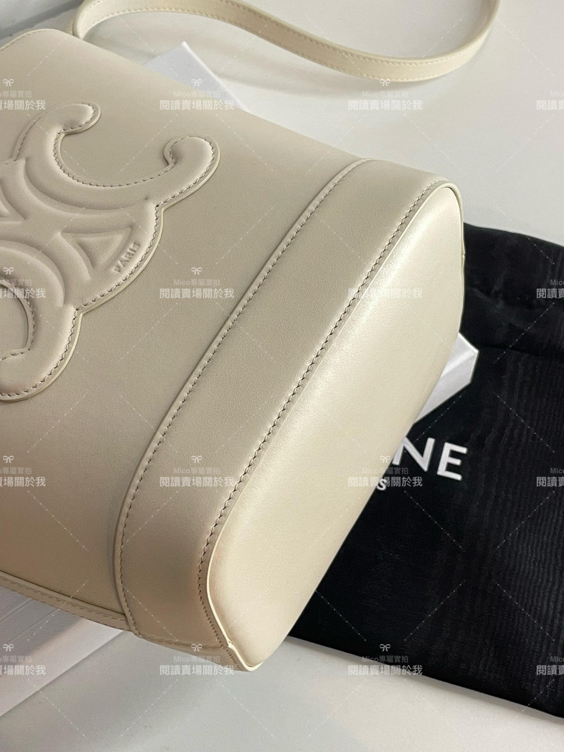 Celine 奶油白 Cuir Triomphe光滑牛皮水桶包/斜跨包 22cm