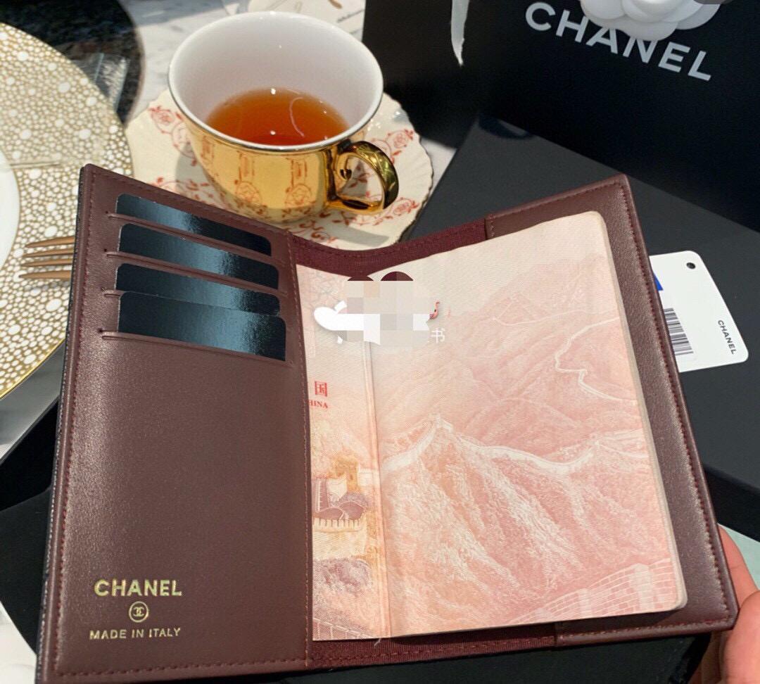 Chanel 經典款 黑色 魚子醬顆粒小牛皮經典護照夾/護照套