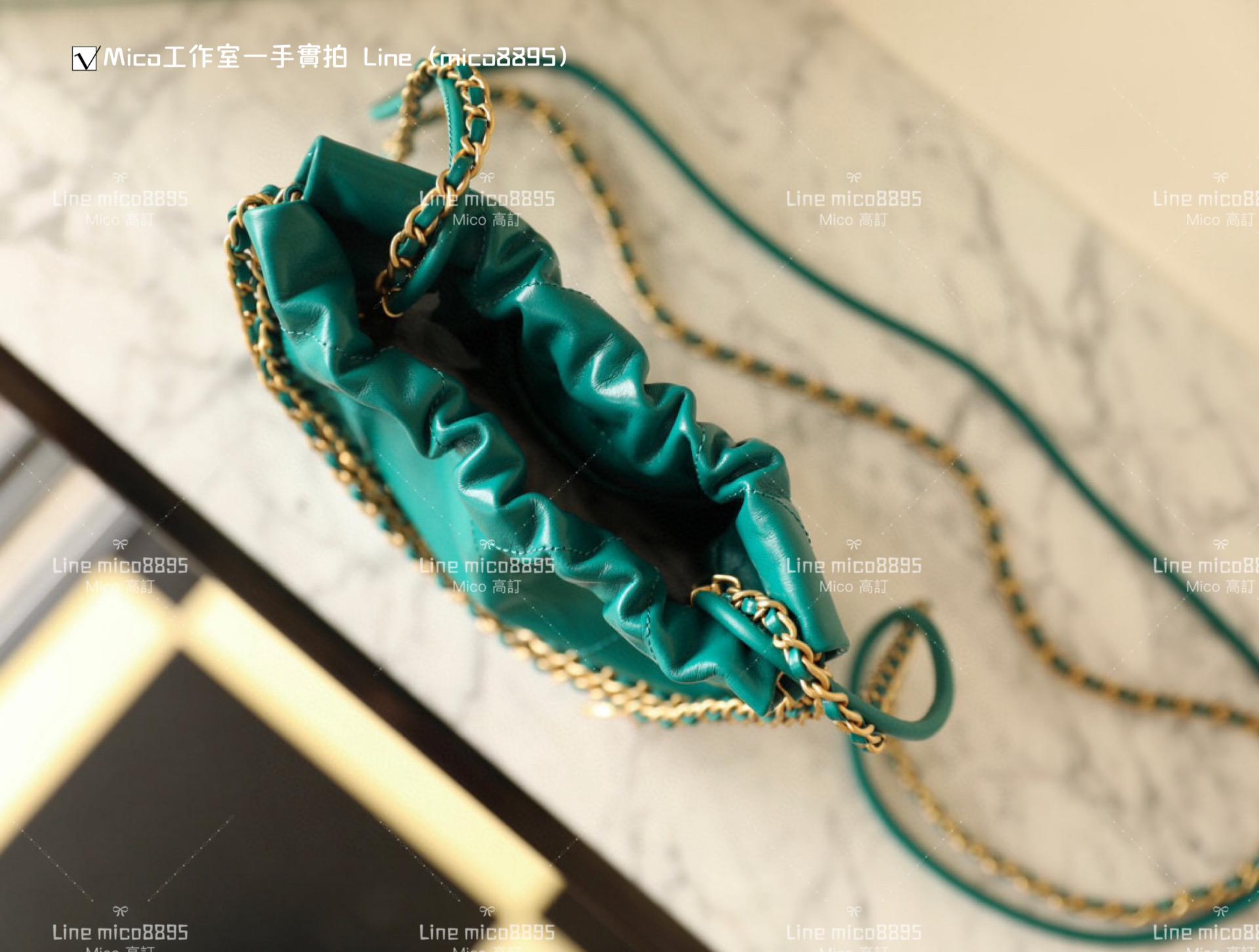 Chanel 手工坊系列 mini22Bag 孔雀綠/金釦 尺寸：𝟣𝟫*𝟤𝟢*𝟨 𝖼𝗆