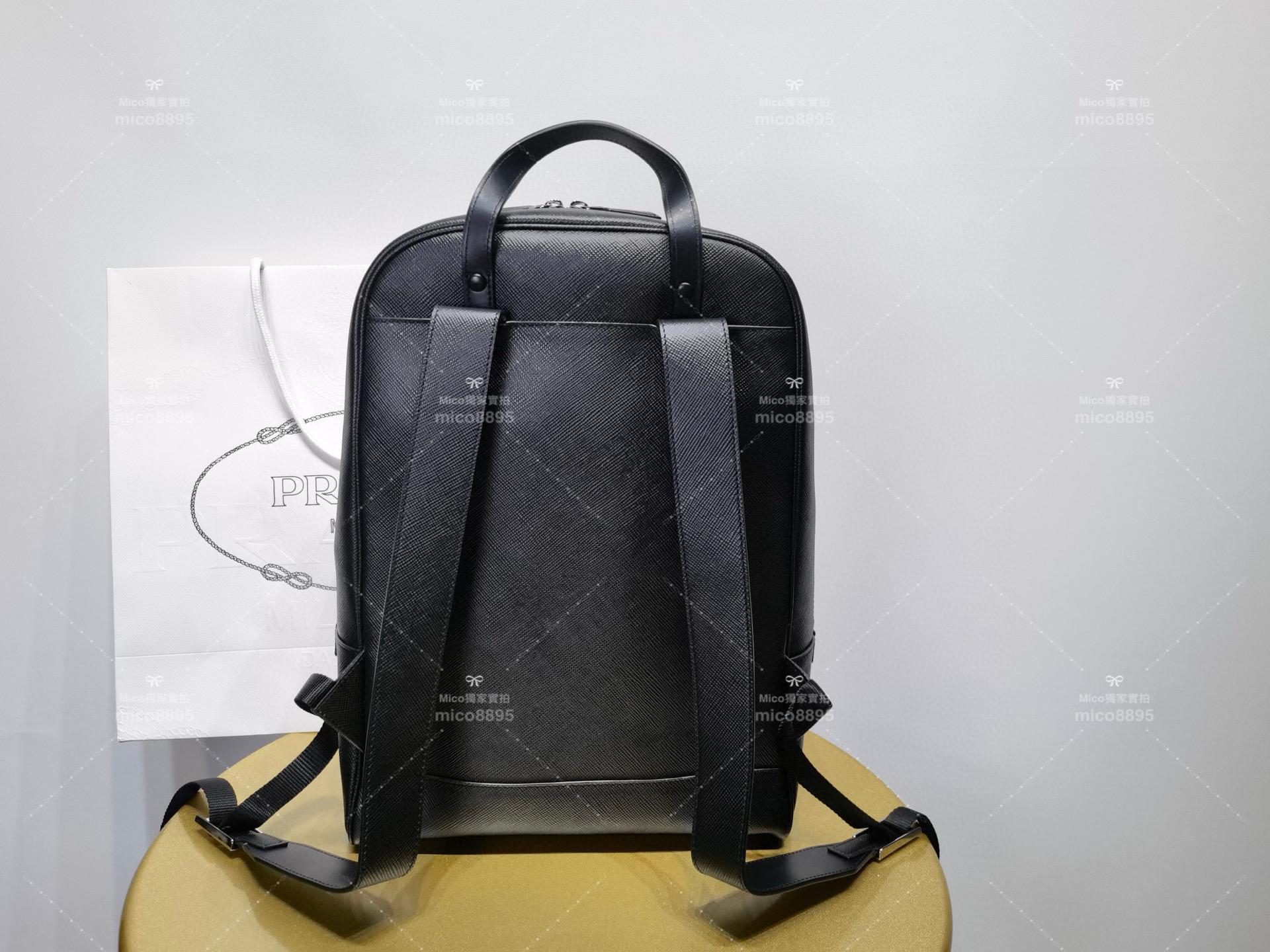 Prada Saffiano皮革材質，可調式皮肩帶 雙肩書包 商務肩背包 size:30cm