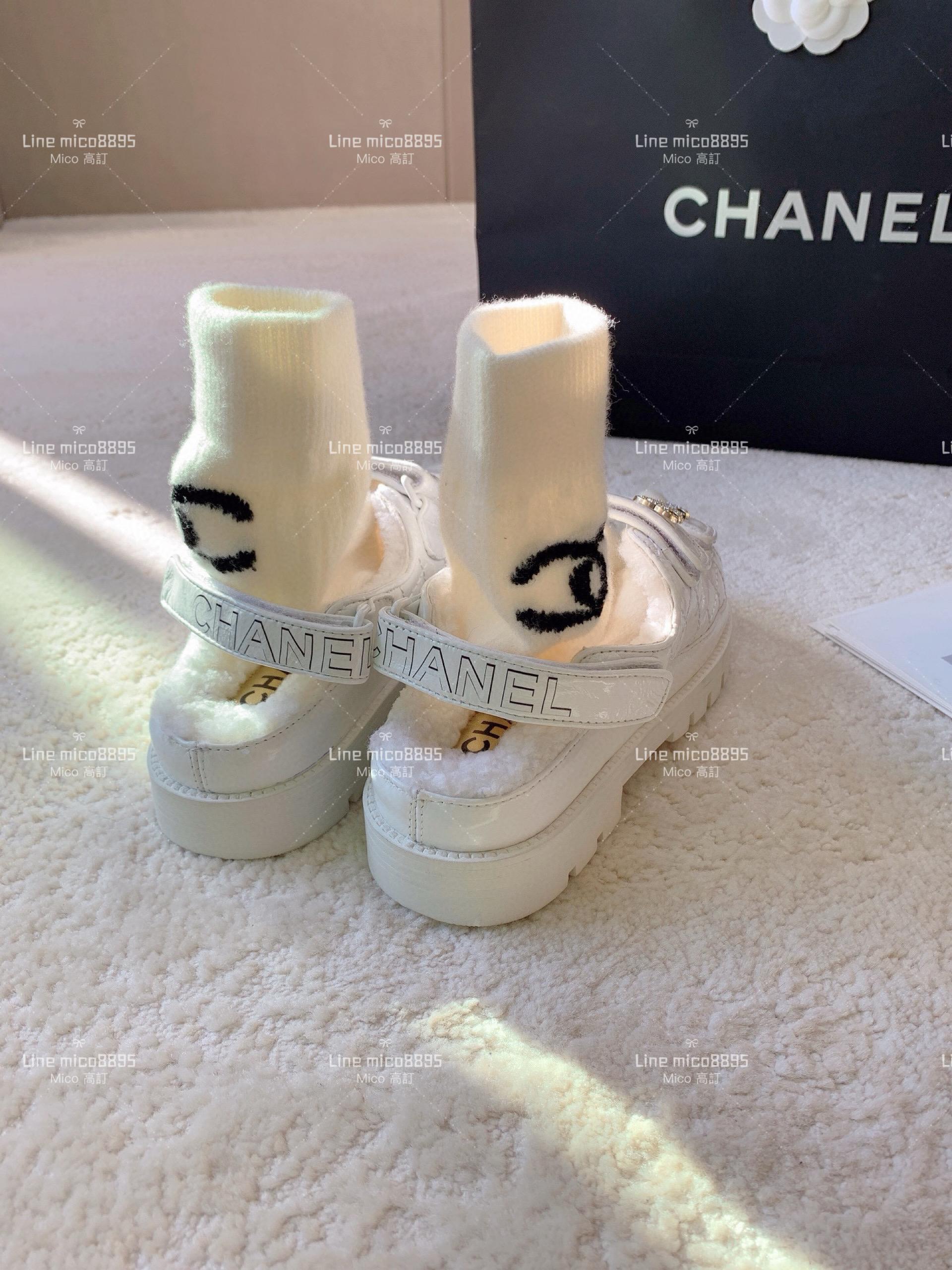 CHANEL 24ss 冬款 白色油蠟皮 雙C水鑽魔術貼沙灘羊毛涼鞋 35-39