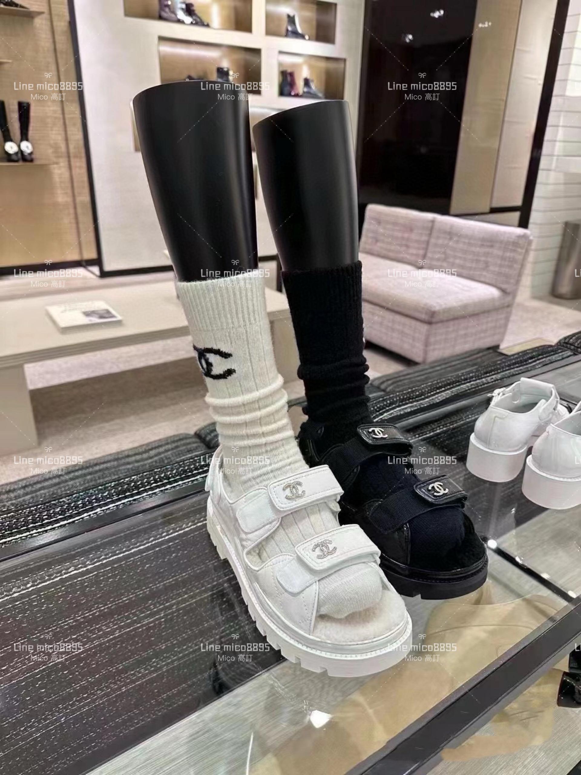 CHANEL 24ss 冬款 白色油蠟皮 雙C水鑽魔術貼沙灘羊毛涼鞋 35-39