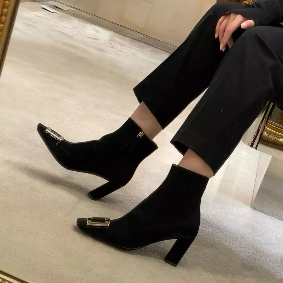 Roger Vivier | Tres vivier 麂皮黑色鞋頭方釦短靴 踝靴 8.5cm
